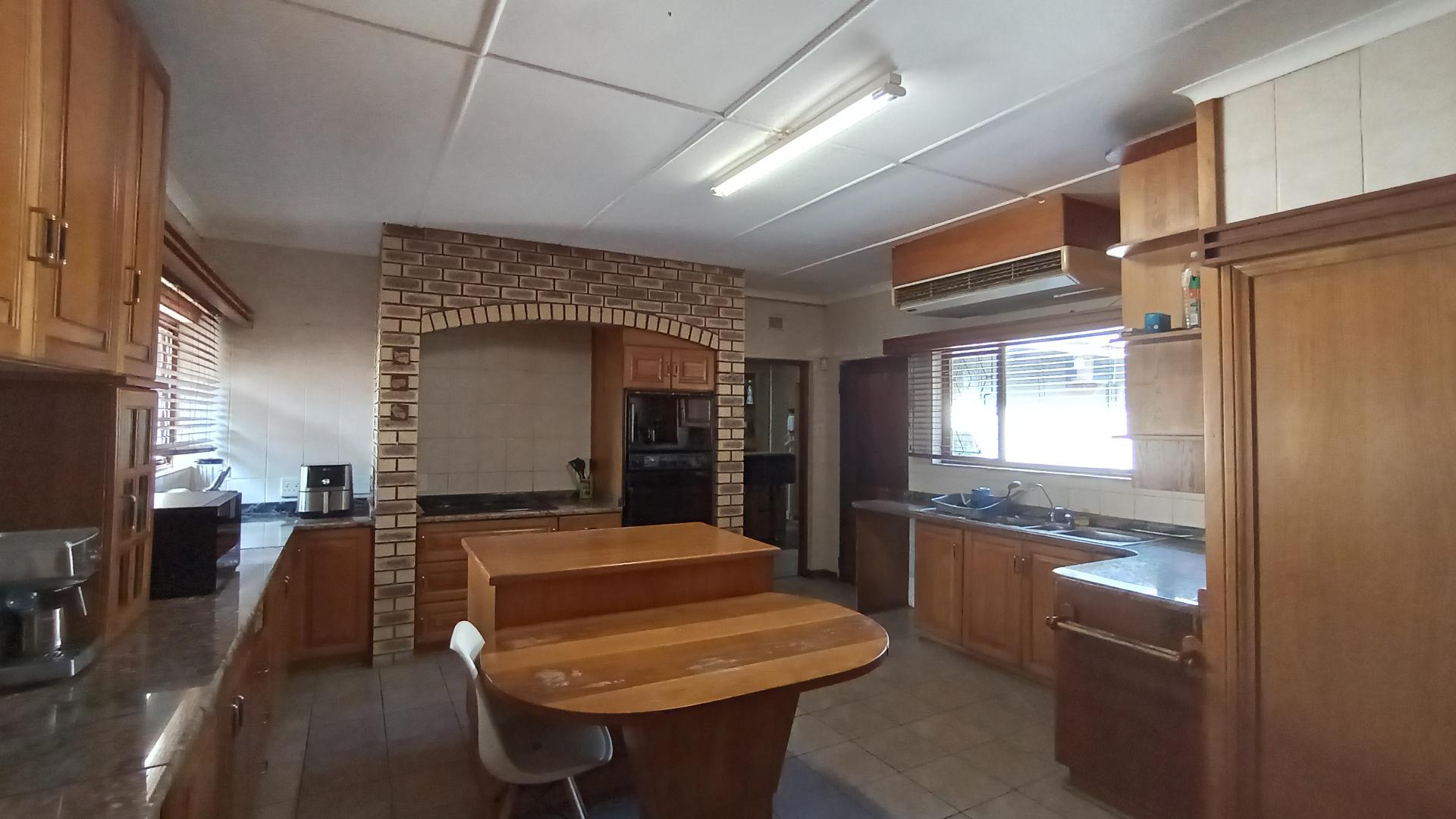 Kitchen - 38 square meters of property in Meer En See