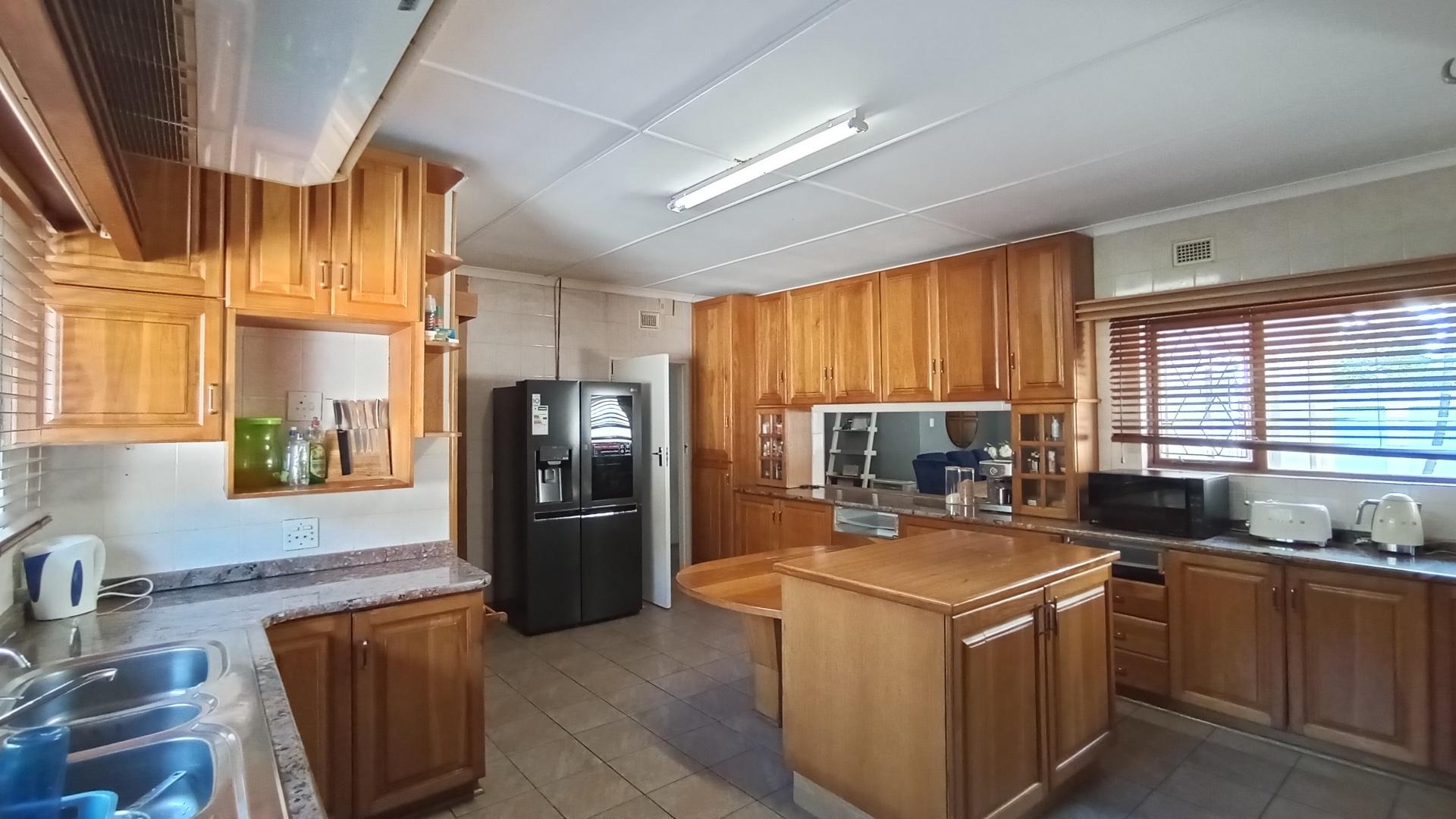 Kitchen - 38 square meters of property in Meer En See