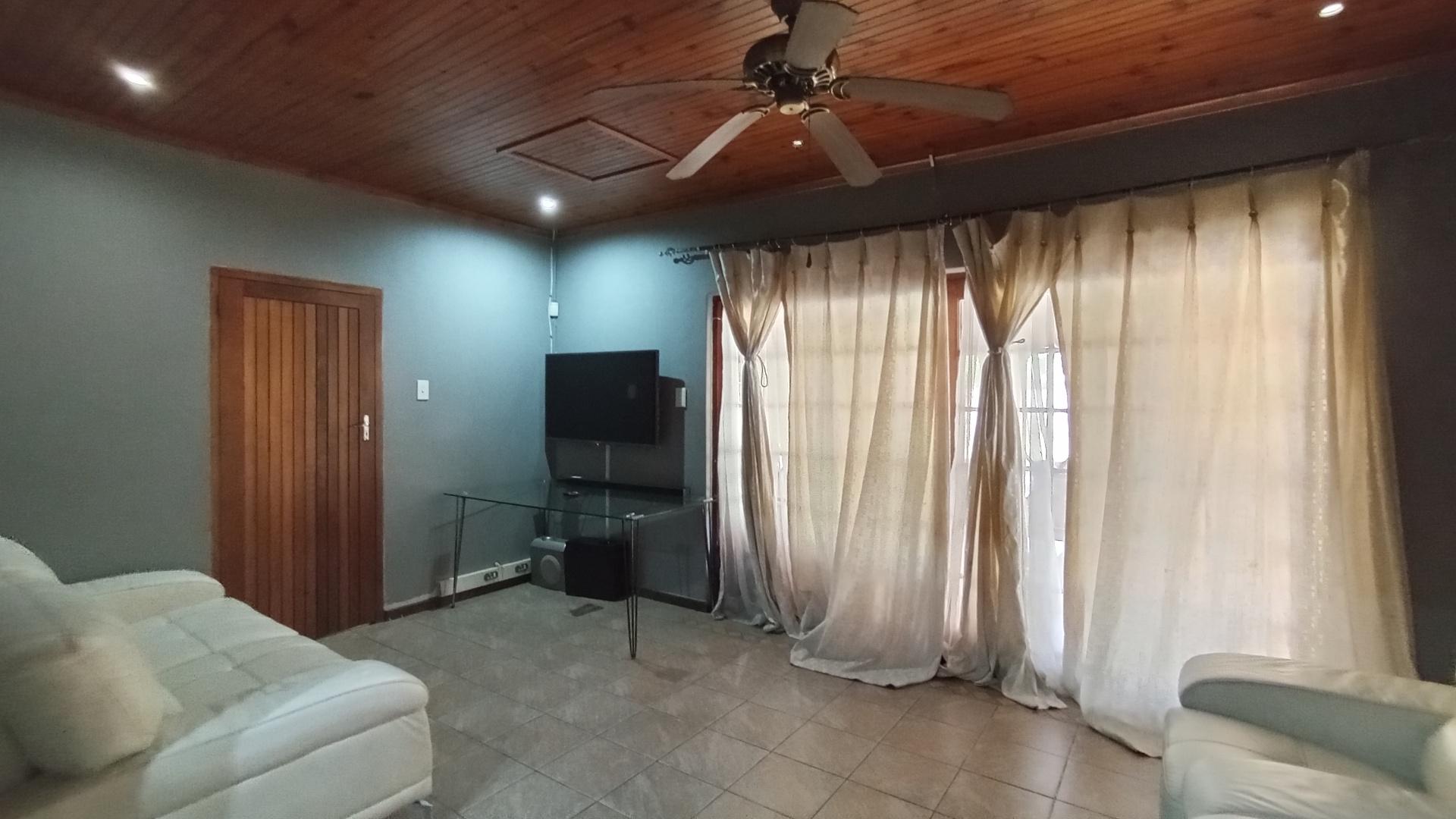 Entertainment - 32 square meters of property in Meer En See