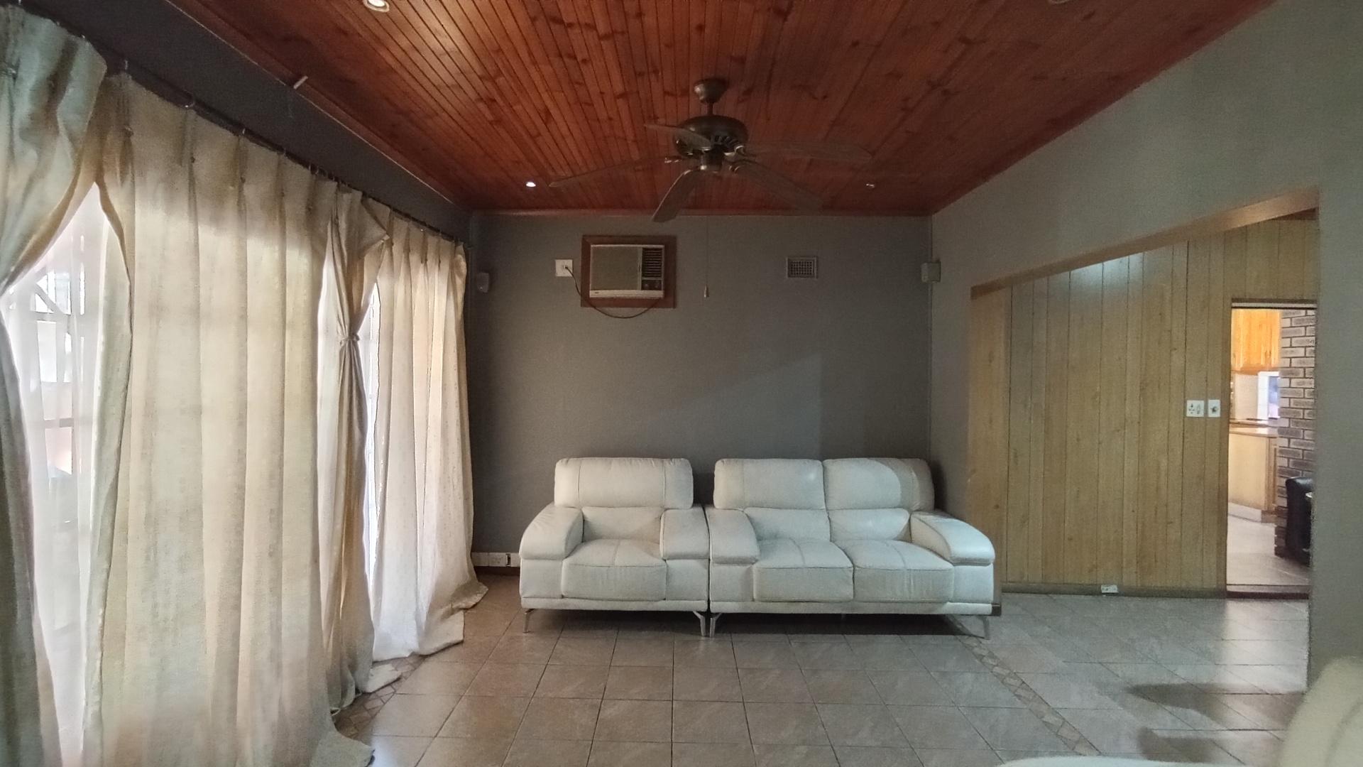 Entertainment - 32 square meters of property in Meer En See