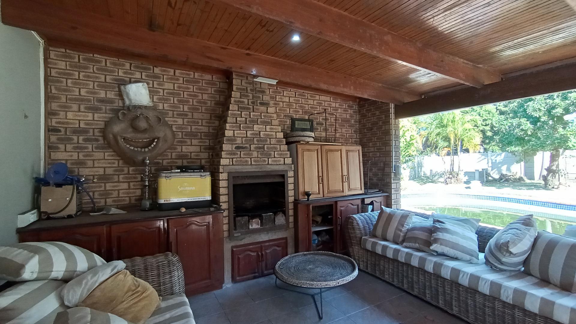 Entertainment - 32 square meters of property in Meer En See