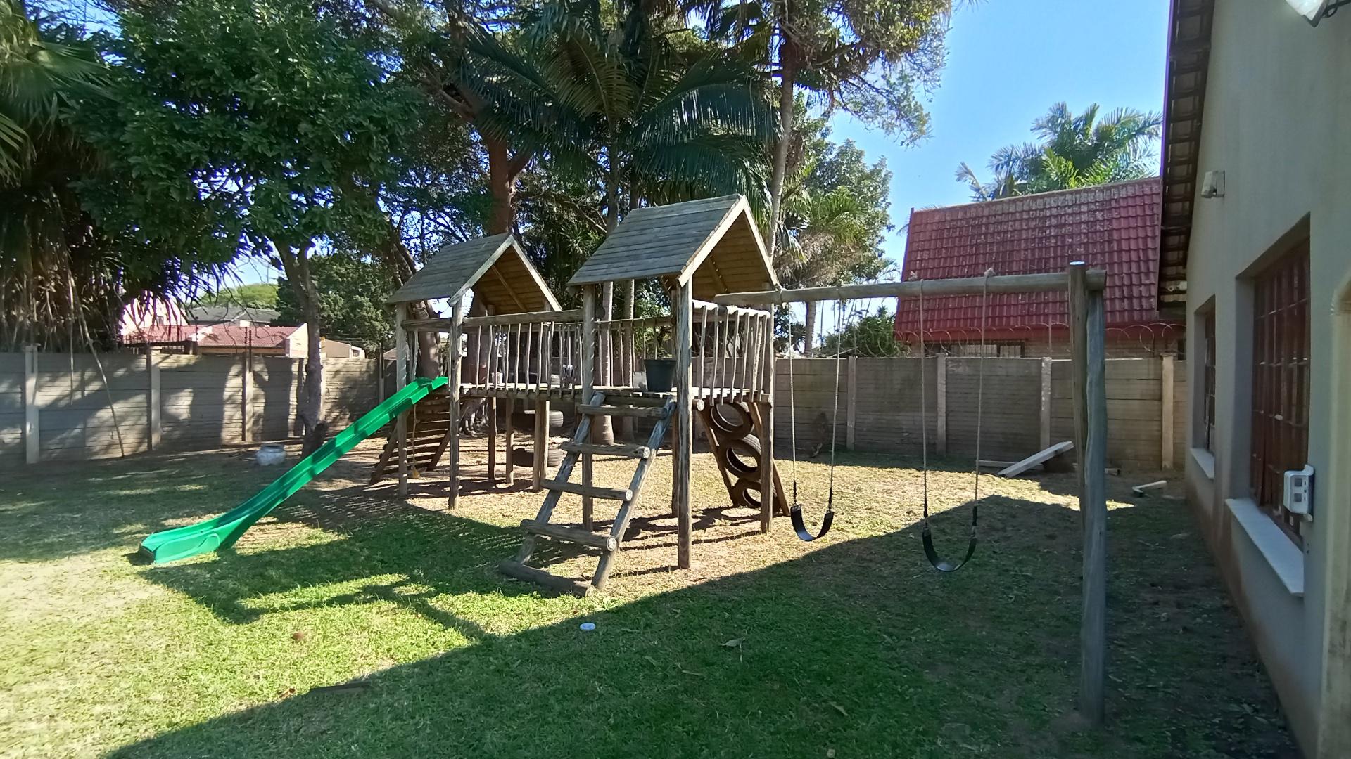 Entertainment - 32 square meters of property in Meer En See