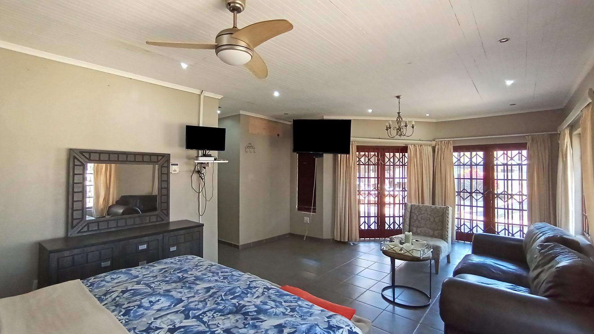 Bed Room 3 - 35 square meters of property in Meer En See