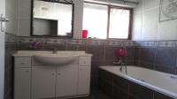 Bathroom 2 of property in Meer En See