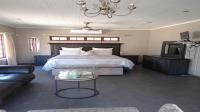 Main Bedroom of property in Meer En See