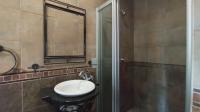 Bathroom 2 - 5 square meters of property in Meer En See