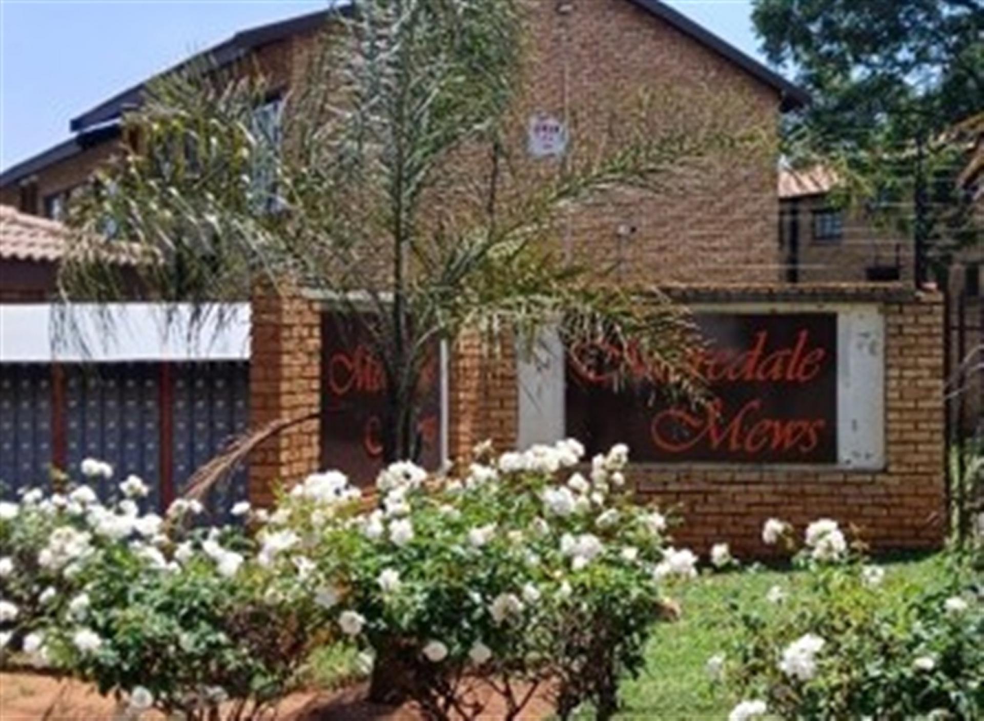 Front View of property in Meredale