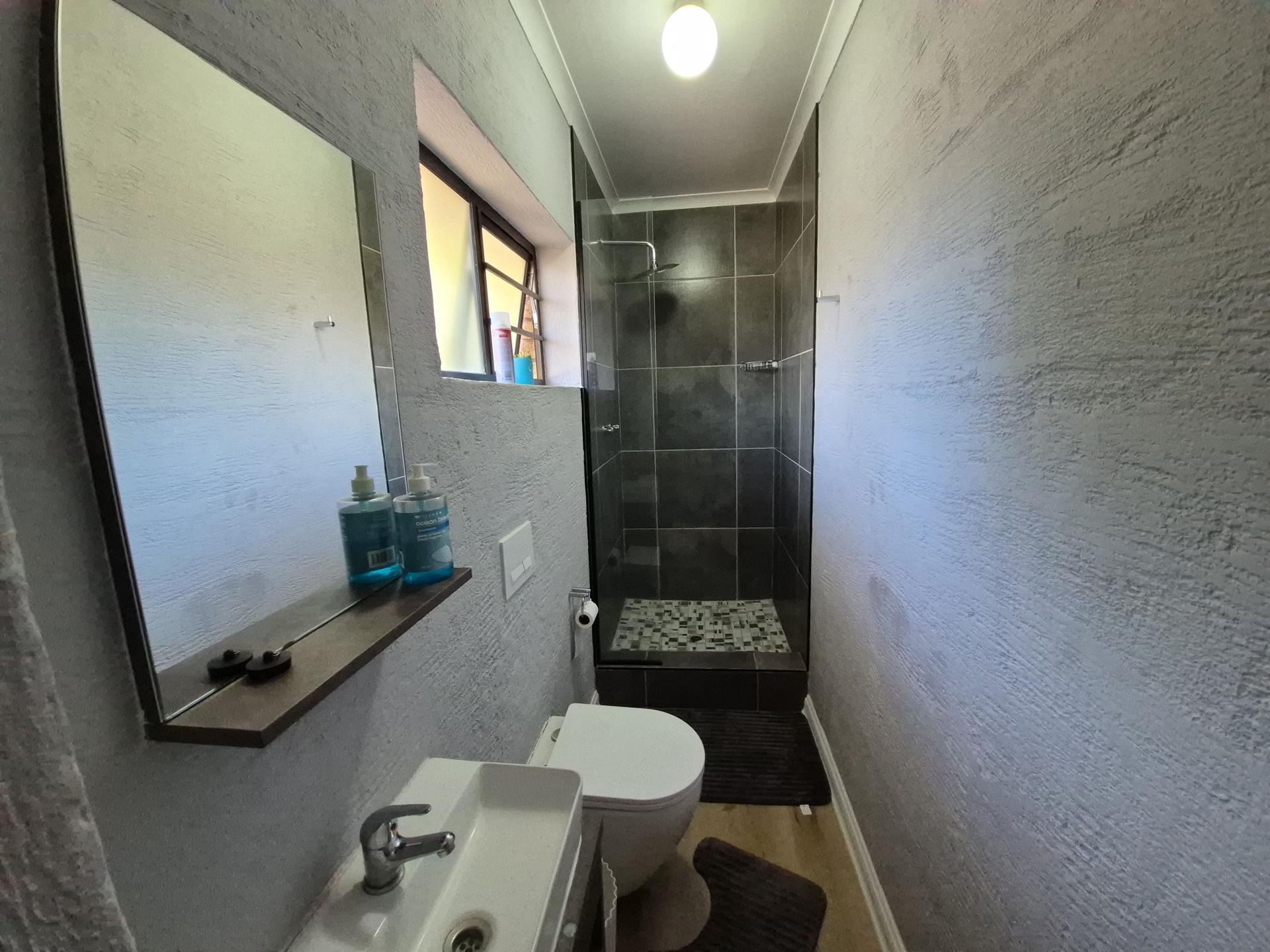Main Bathroom of property in Gonubie
