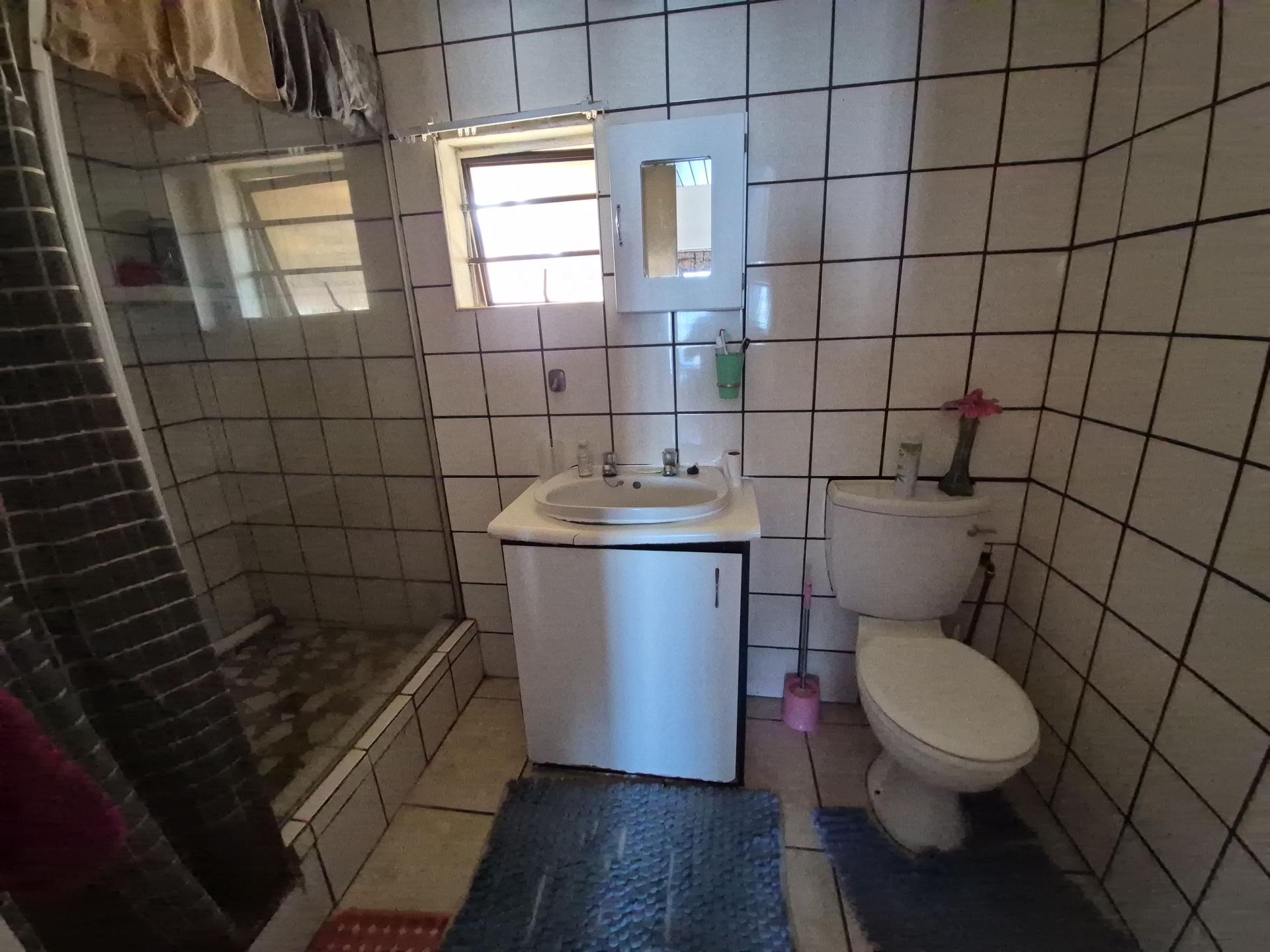 Bathroom 1 of property in Gonubie