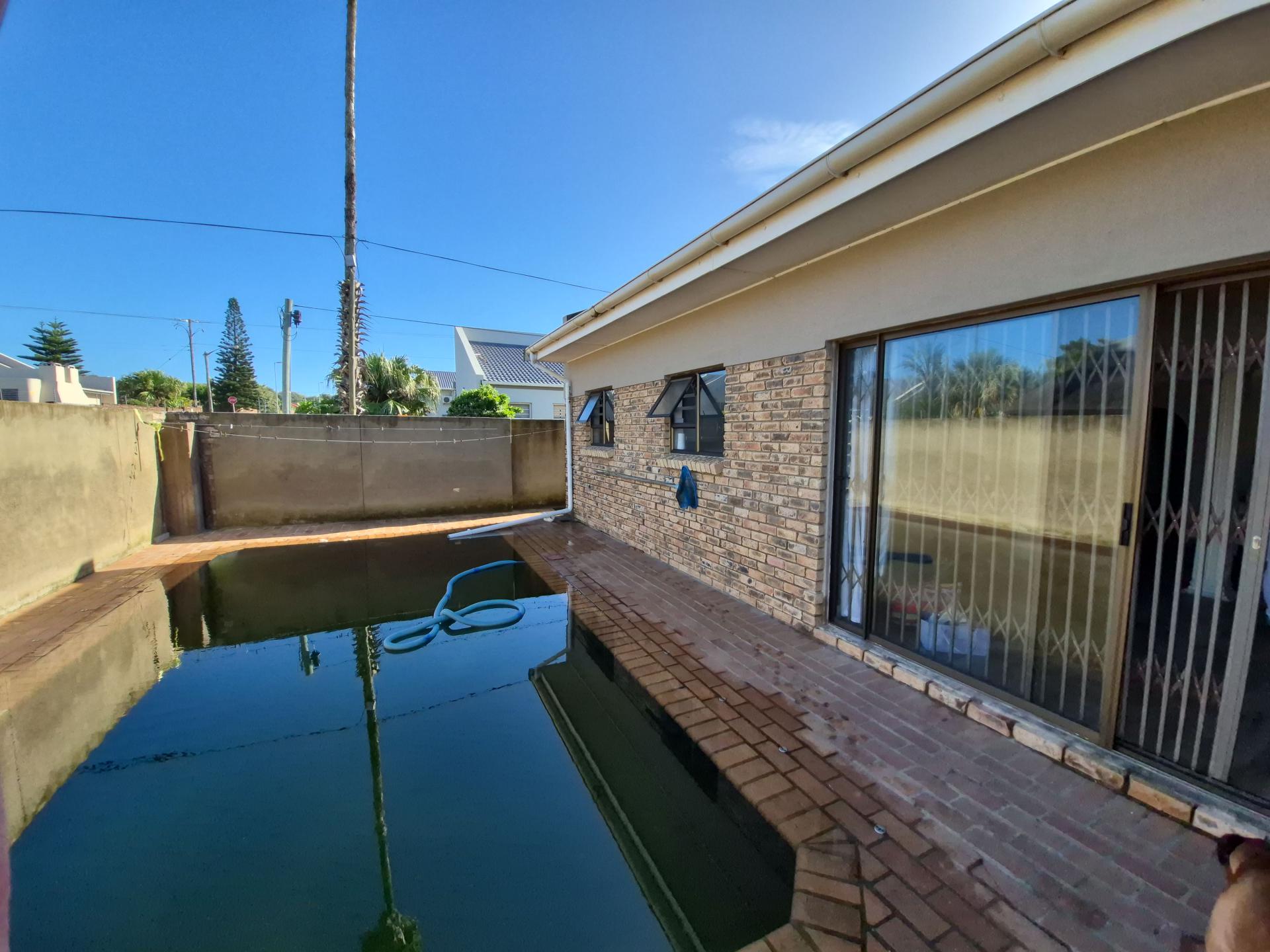 Swimming Pool of property in Gonubie