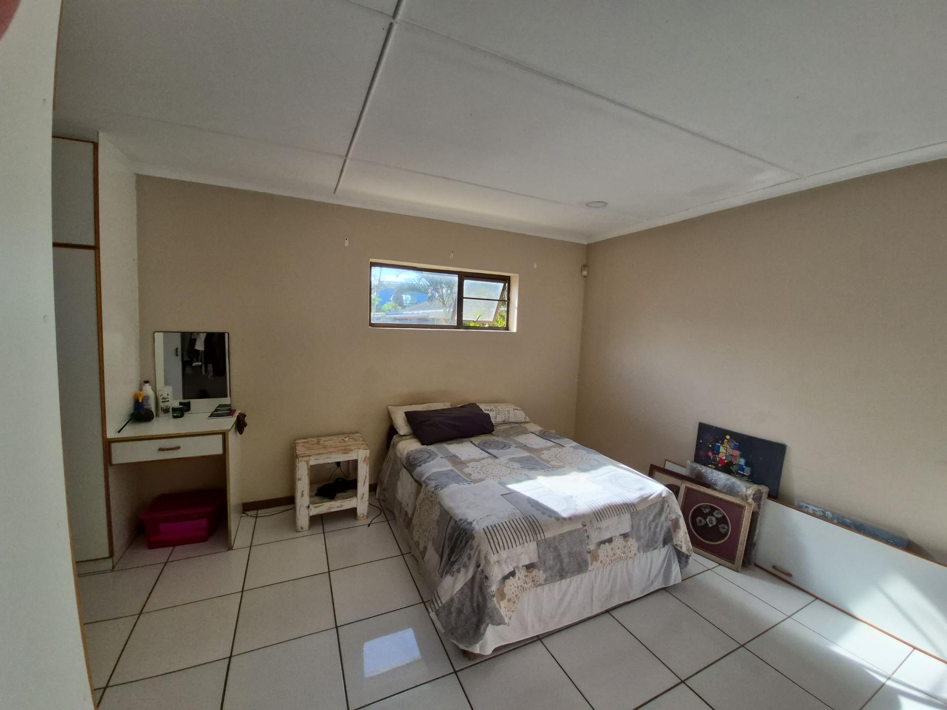 Bed Room 3 of property in Gonubie