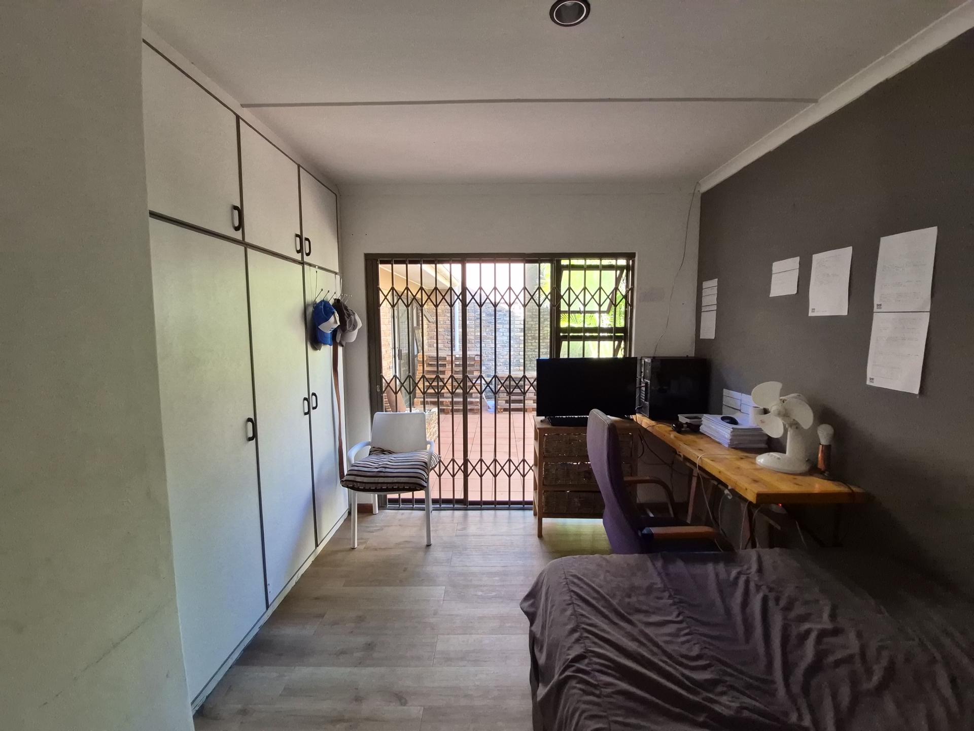 Bed Room 2 of property in Gonubie