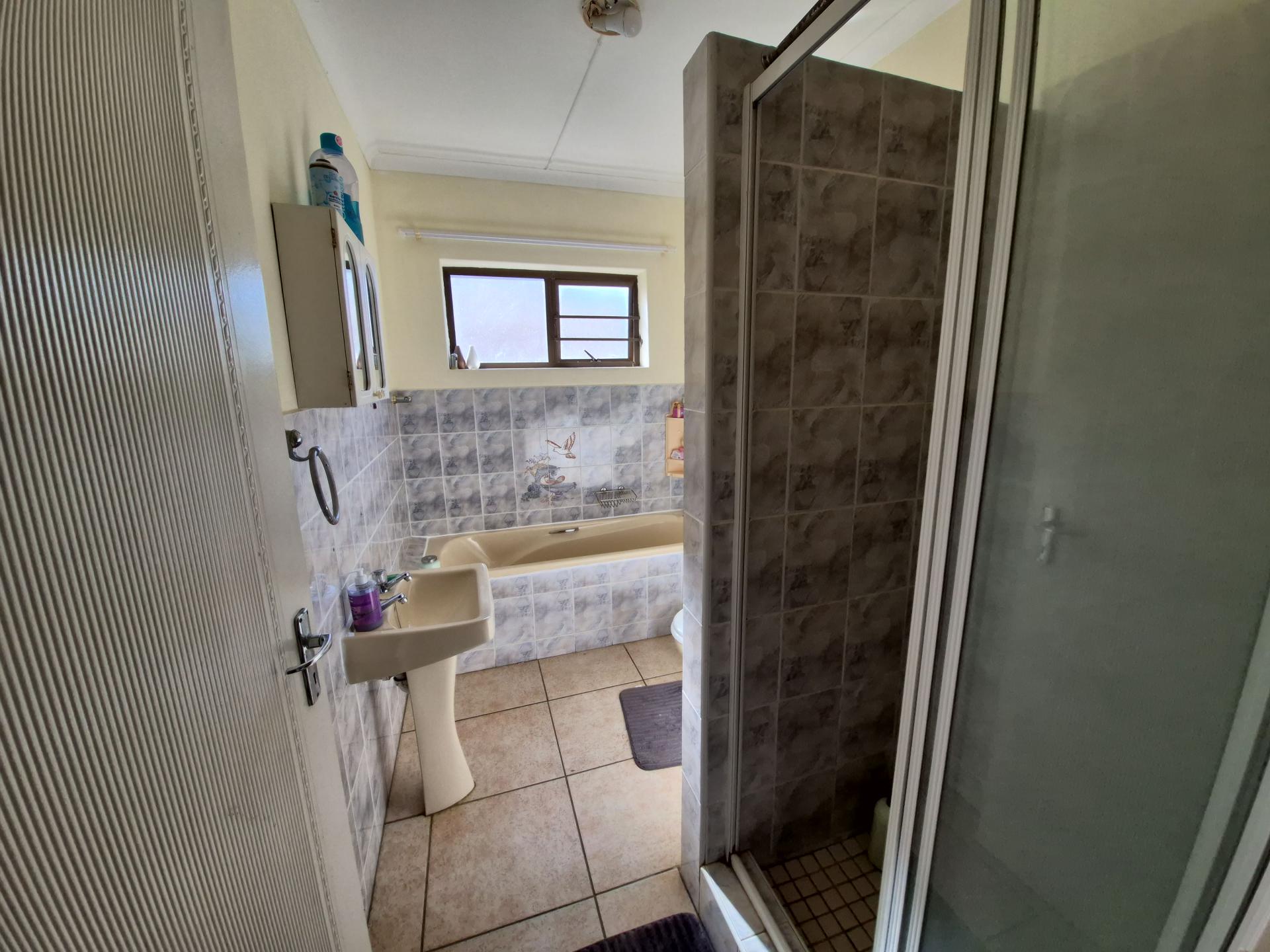 Bathroom 2 of property in Gonubie