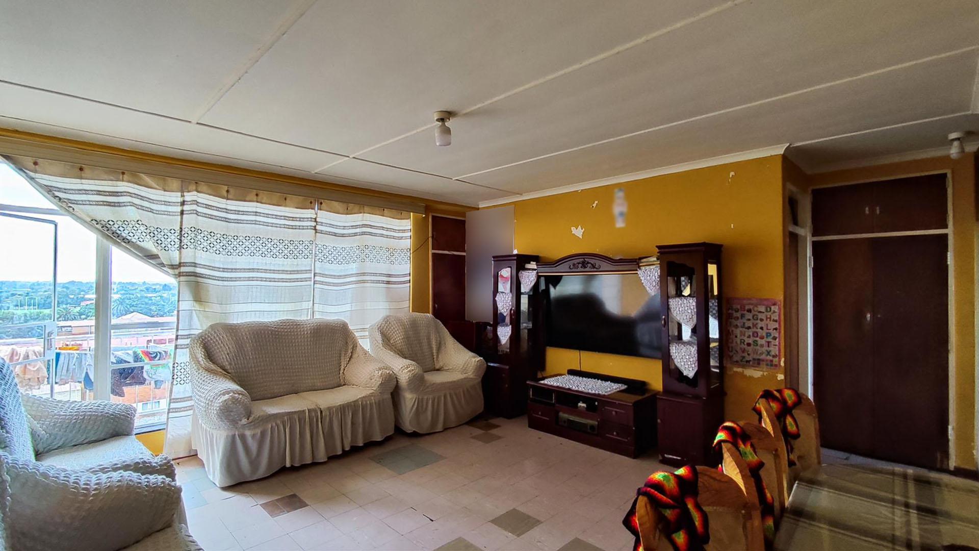 Lounges - 26 square meters of property in Vereeniging