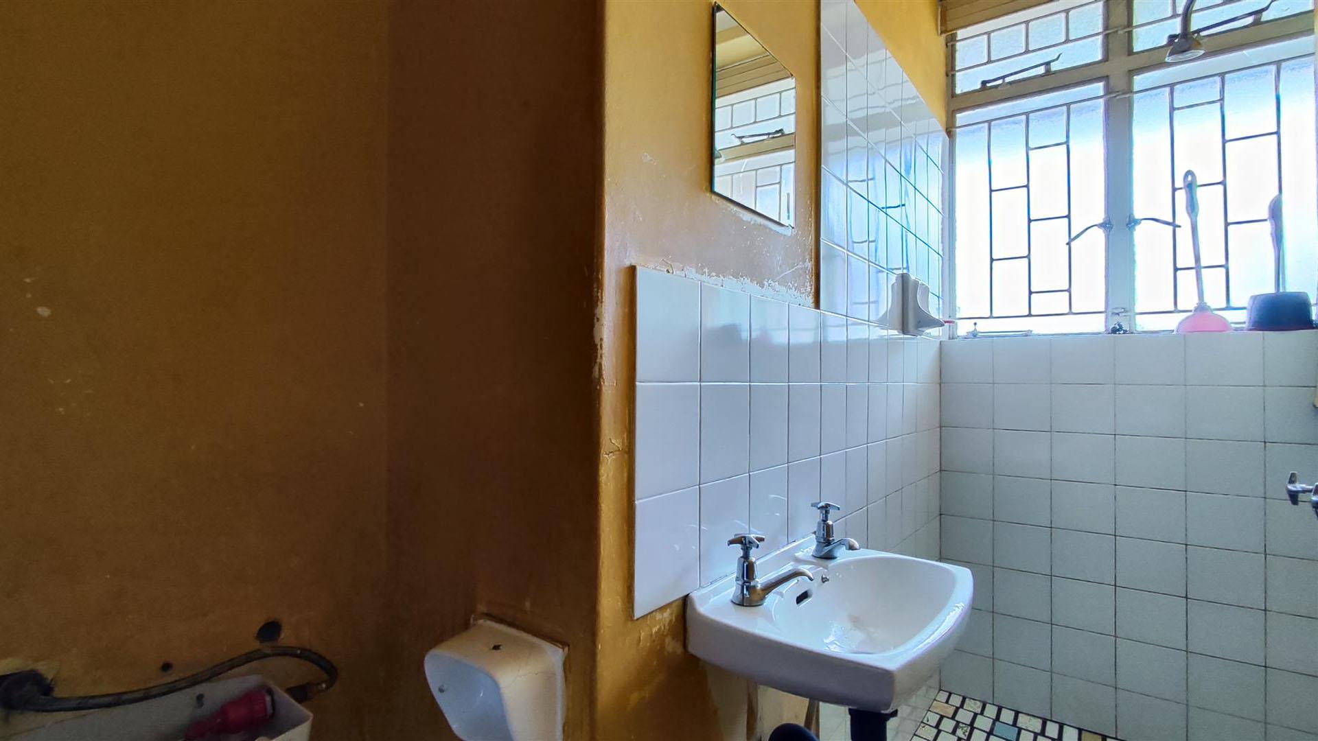 Bathroom 1 - 5 square meters of property in Vereeniging