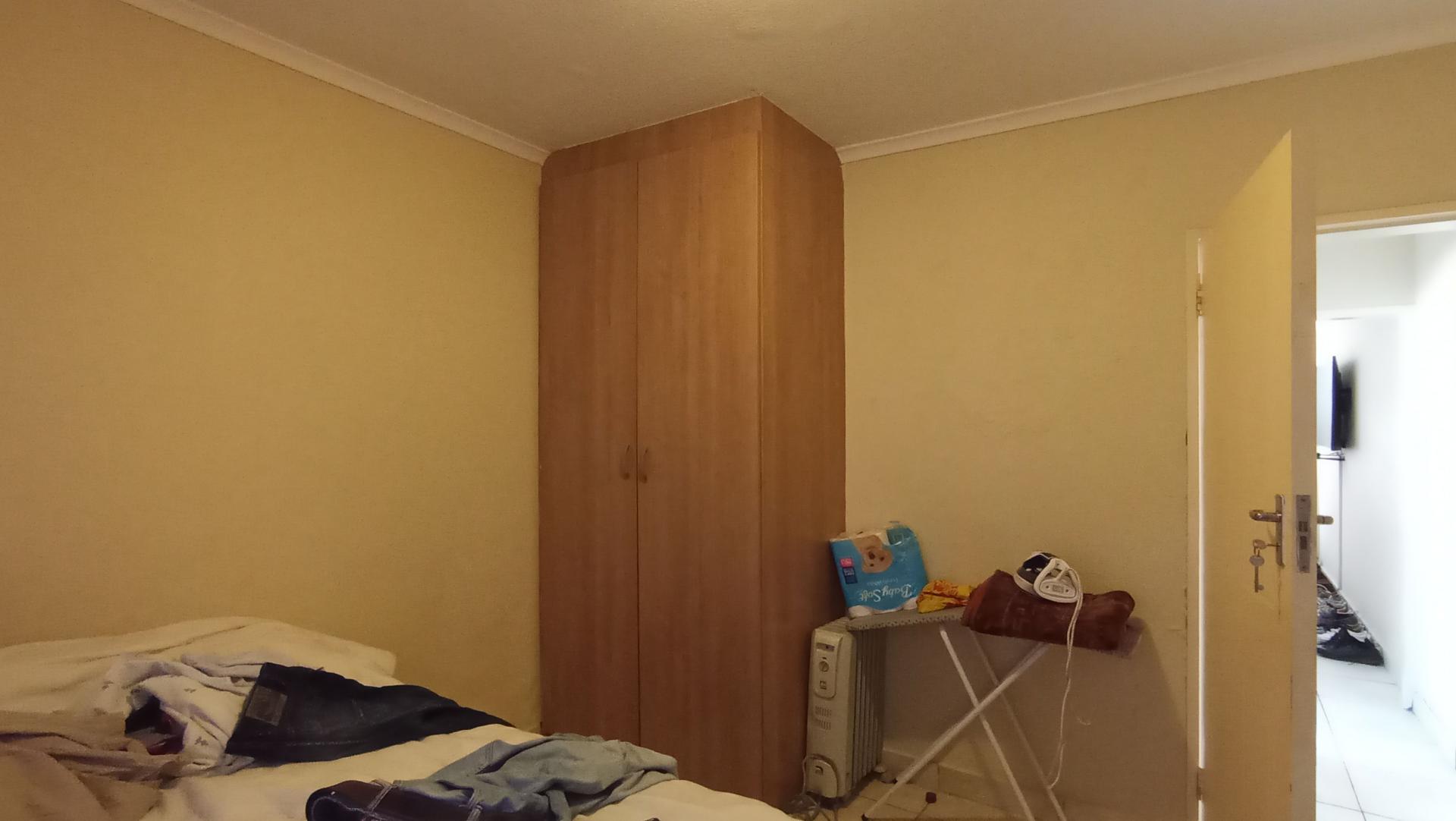 Bed Room 2 - 11 square meters of property in Meredale