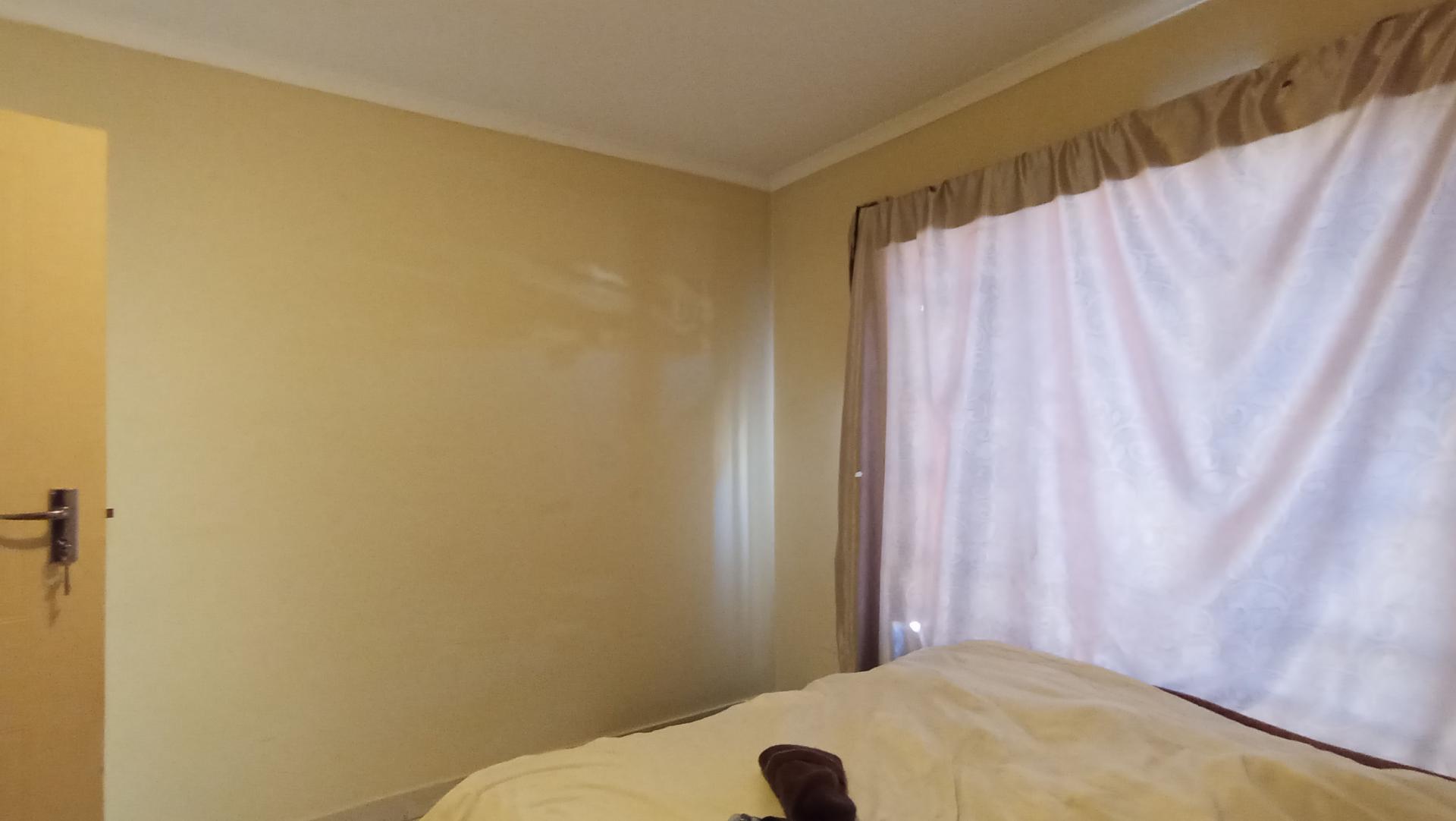 Bed Room 2 - 11 square meters of property in Meredale