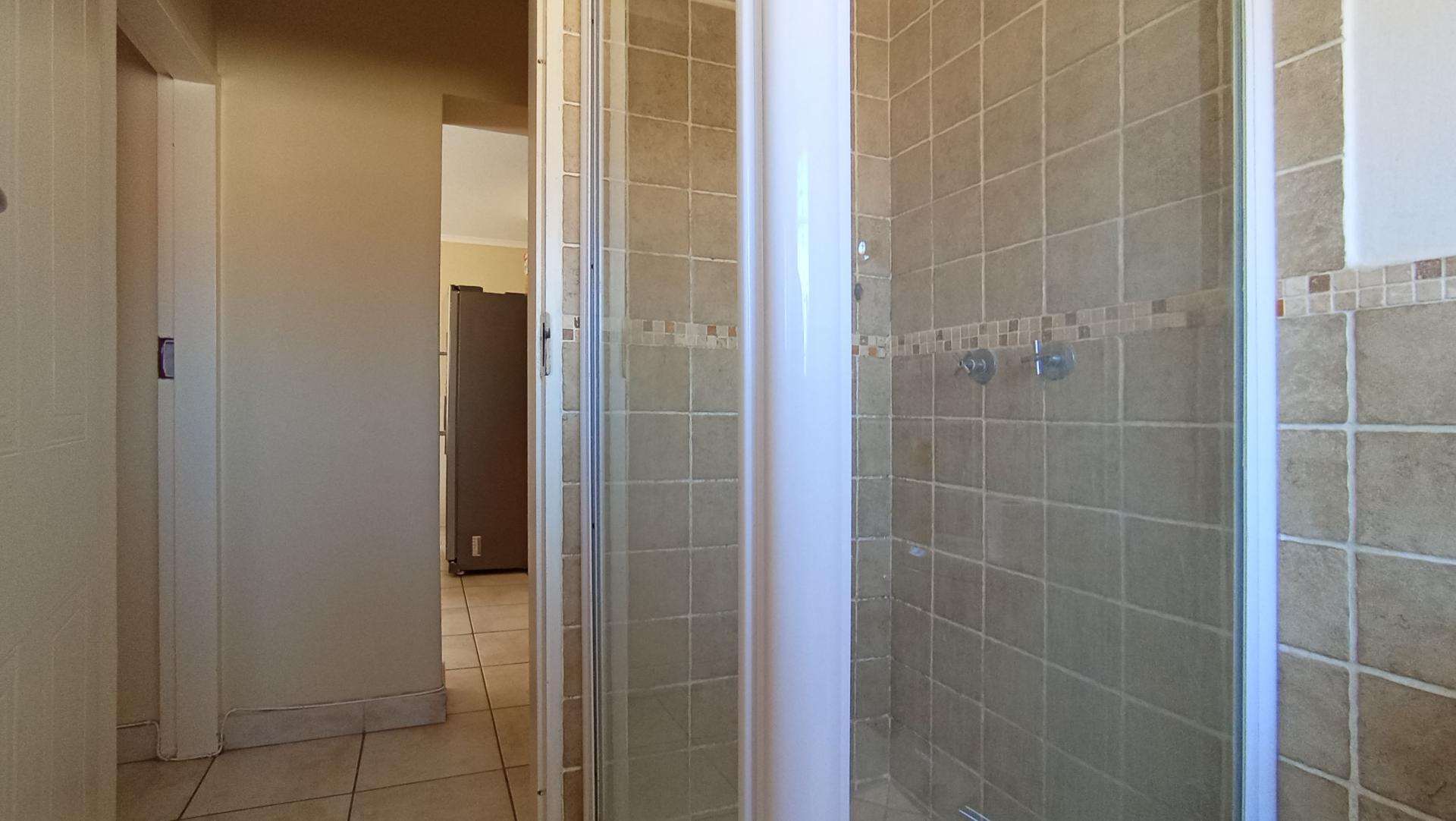 Bathroom 1 - 5 square meters of property in Meredale