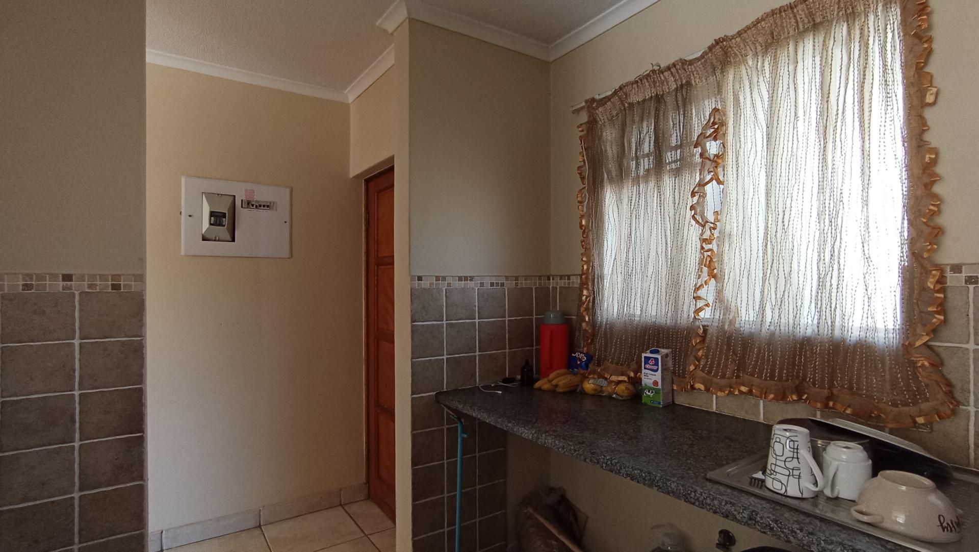 Kitchen - 7 square meters of property in Meredale