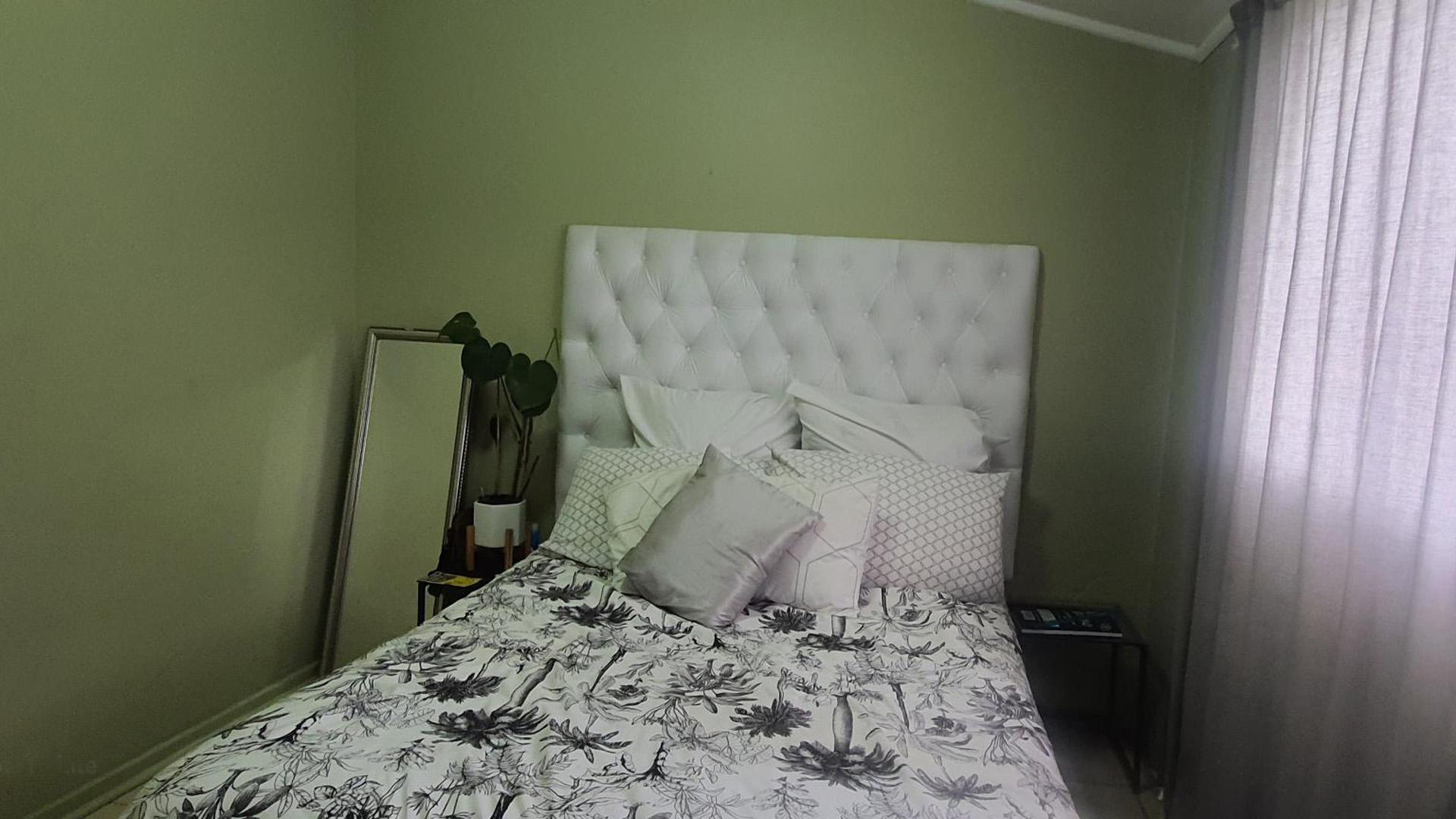 Bed Room 1 of property in Potchefstroom