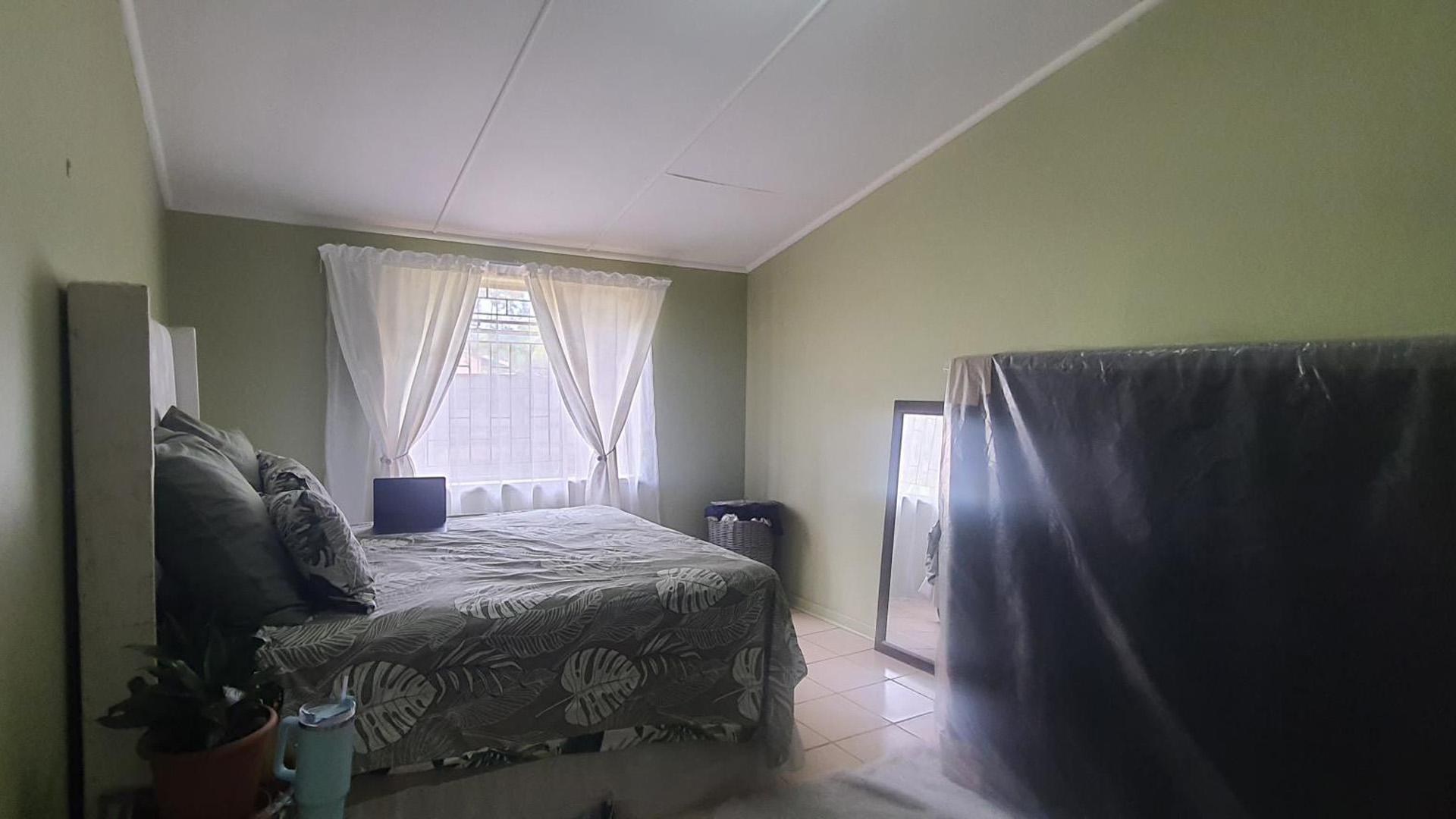 Bed Room 2 of property in Potchefstroom
