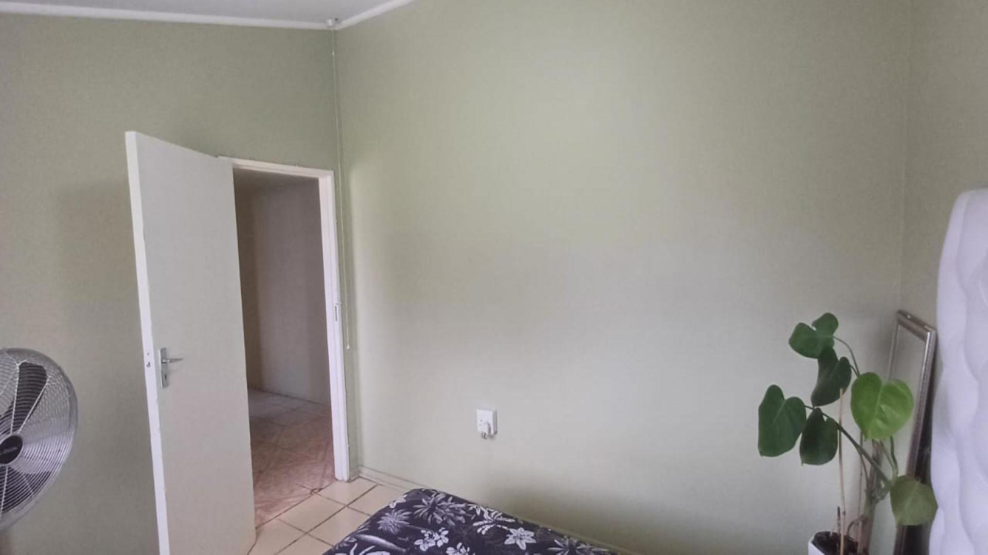 Bed Room 1 of property in Potchefstroom