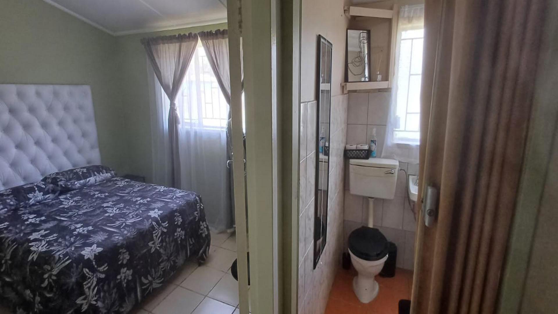 Bathroom 1 of property in Potchefstroom