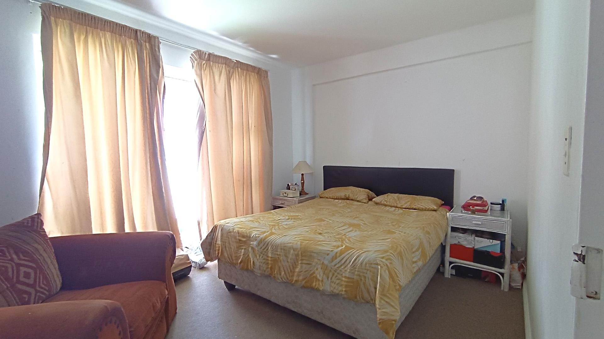 Bed Room 1 - 15 square meters of property in Bosonia