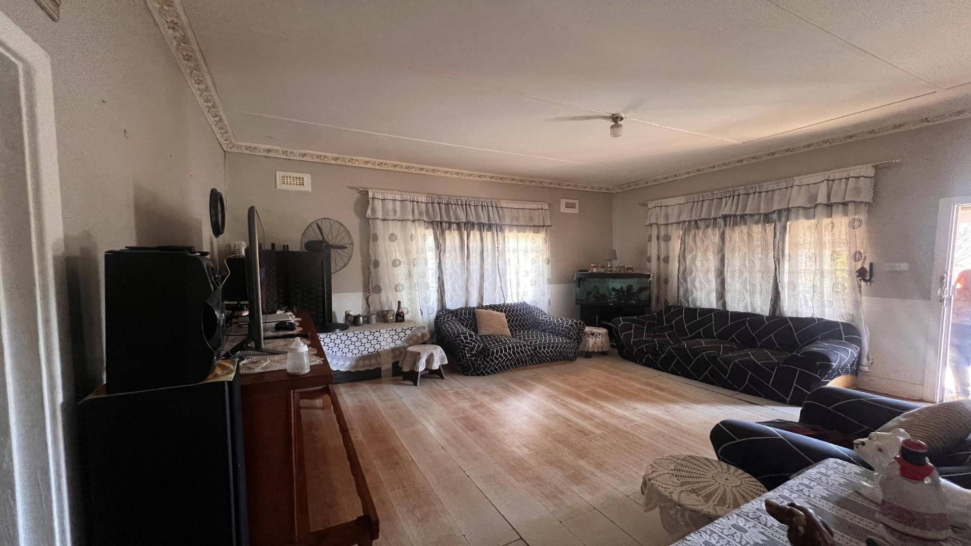 Lounges of property in Blackridge