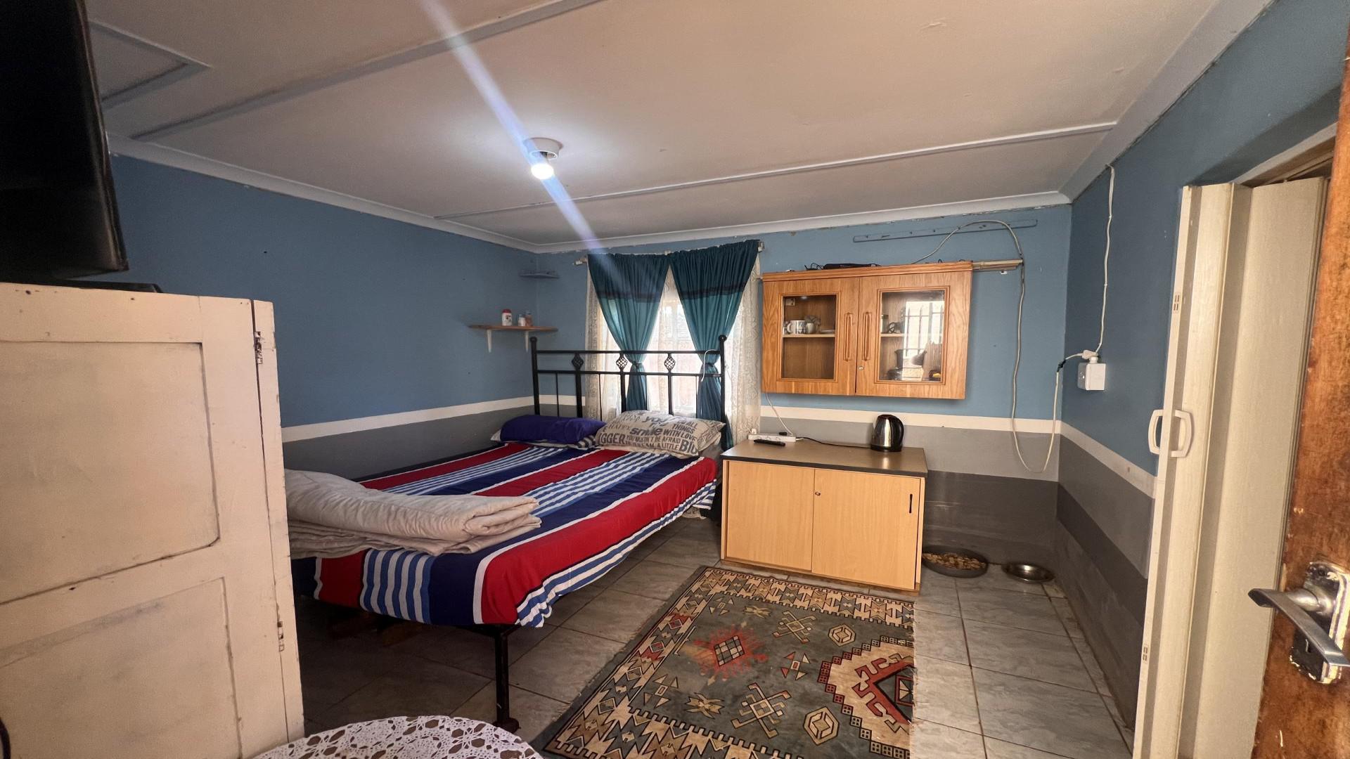 Flatlet - 12 square meters of property in Blackridge