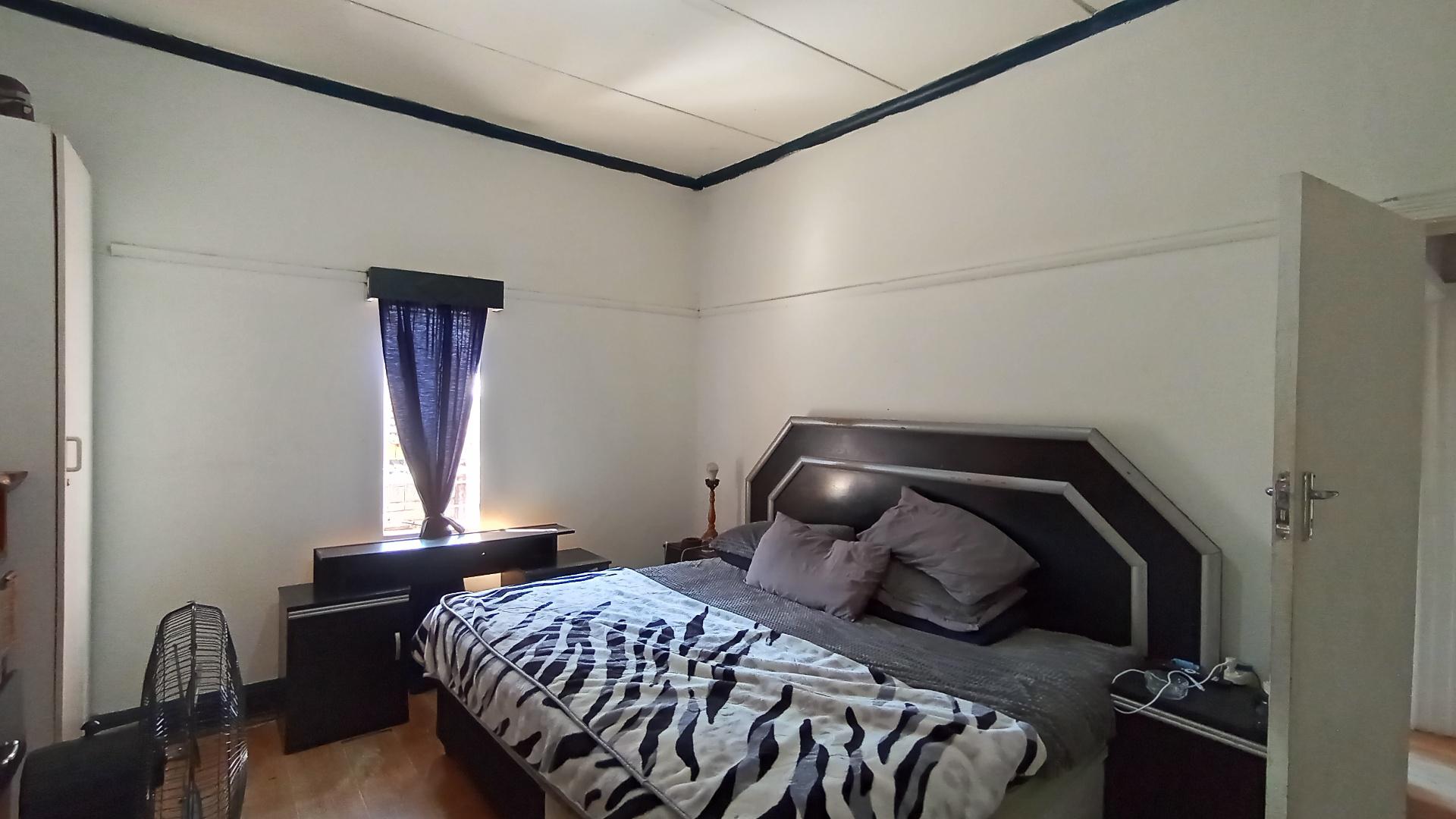 Bed Room 1 - 21 square meters of property in Blackridge