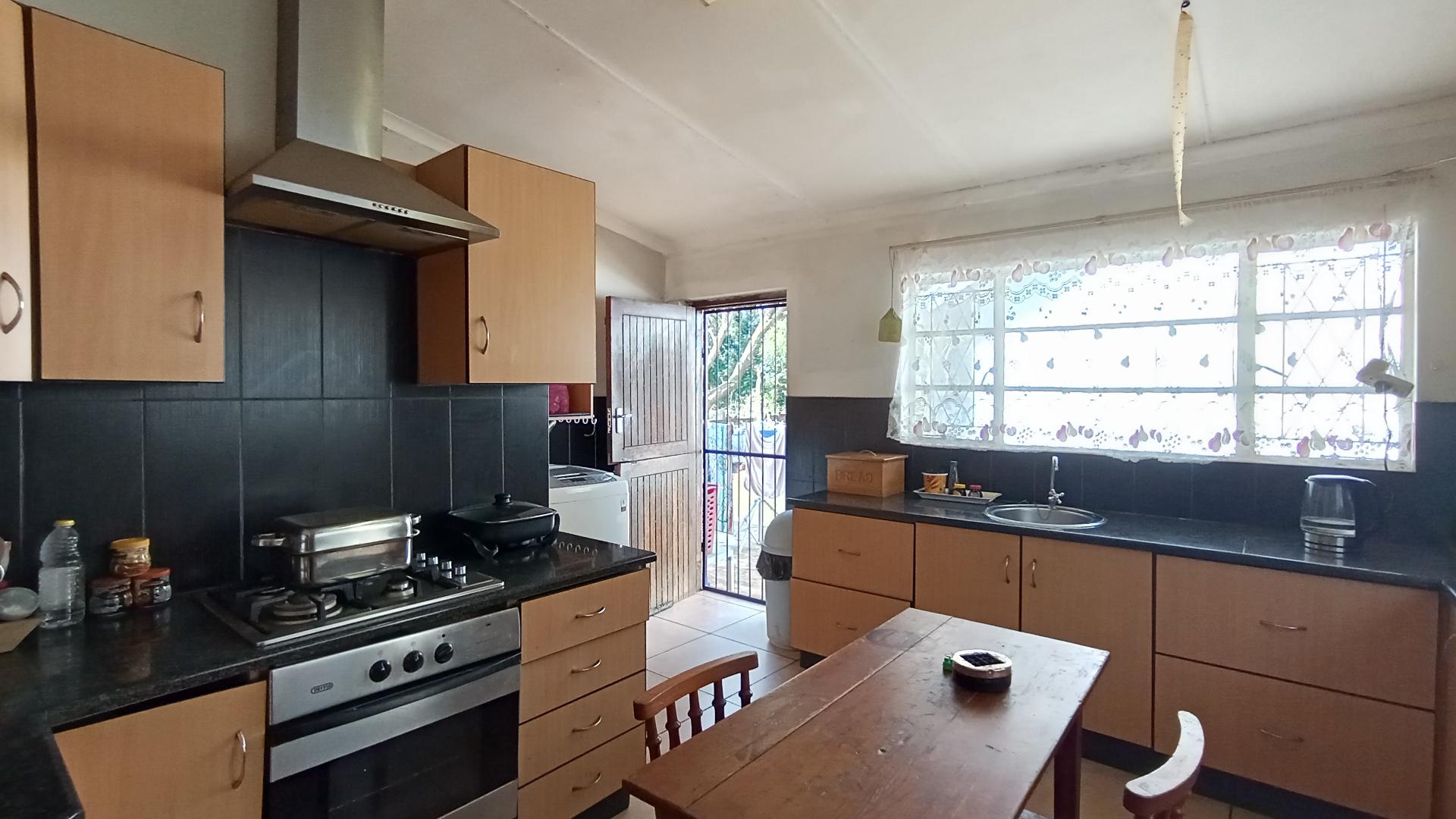 Kitchen - 21 square meters of property in Blackridge