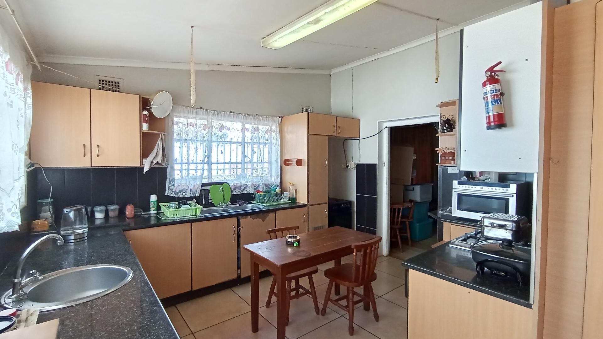 Kitchen - 21 square meters of property in Blackridge
