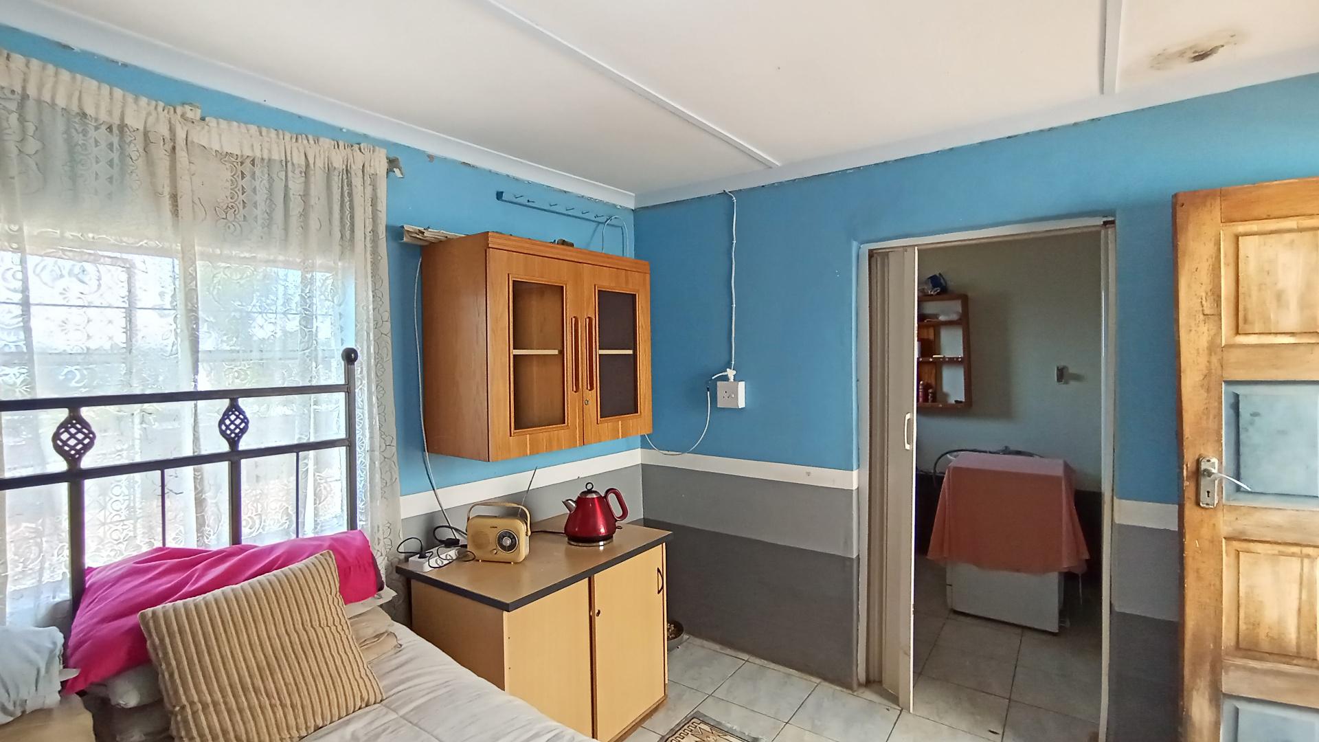 Flatlet - 12 square meters of property in Blackridge