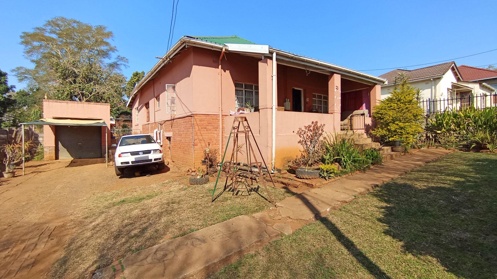 Front View of property in Blackridge