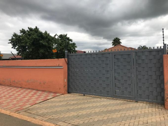 4 Bedroom House to Rent in Soshanguve - Property to rent - MR663145