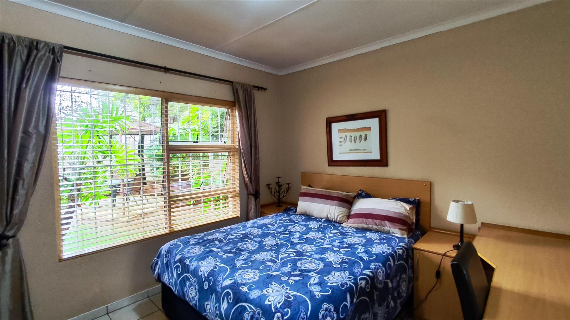 Bed Room 2 - 14 square meters of property in Van Riebeeckpark