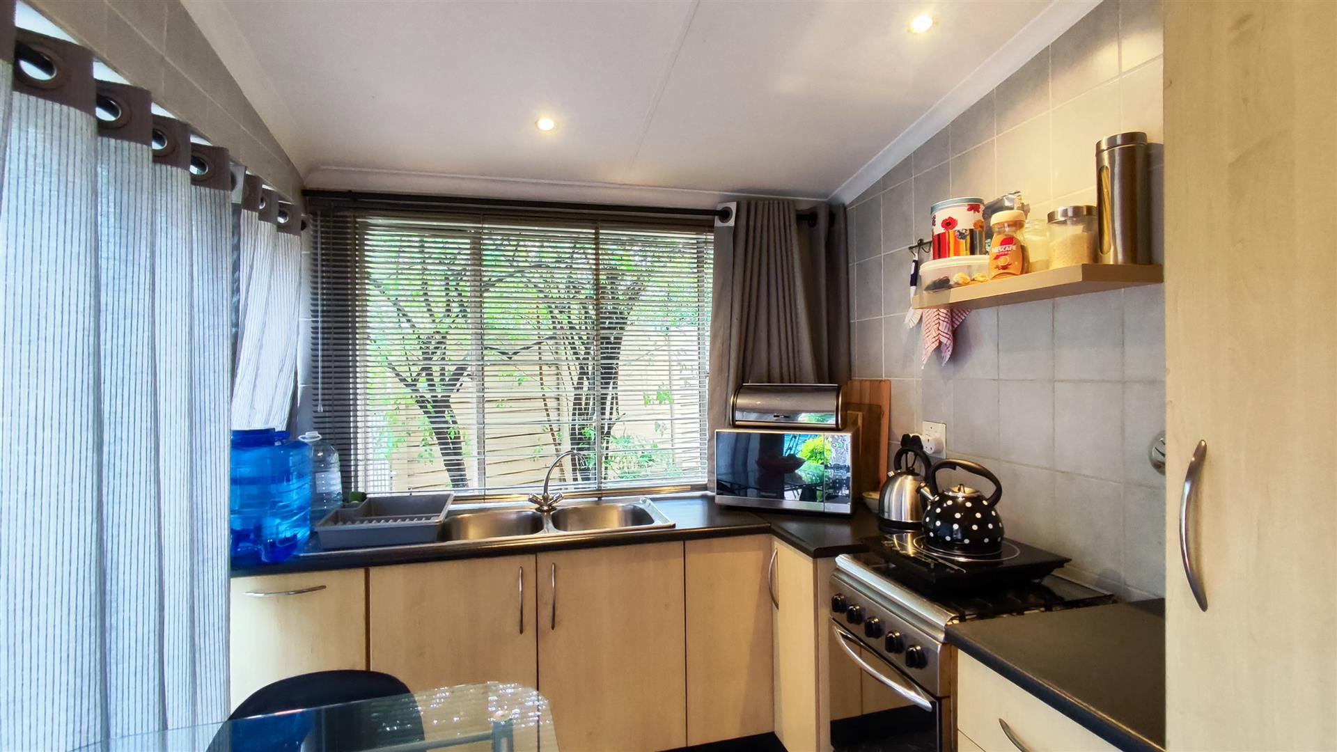 Kitchen - 12 square meters of property in Van Riebeeckpark