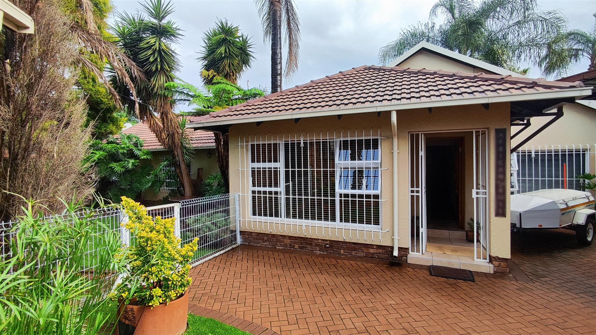 Flatlet - 114 square meters of property in Van Riebeeckpark