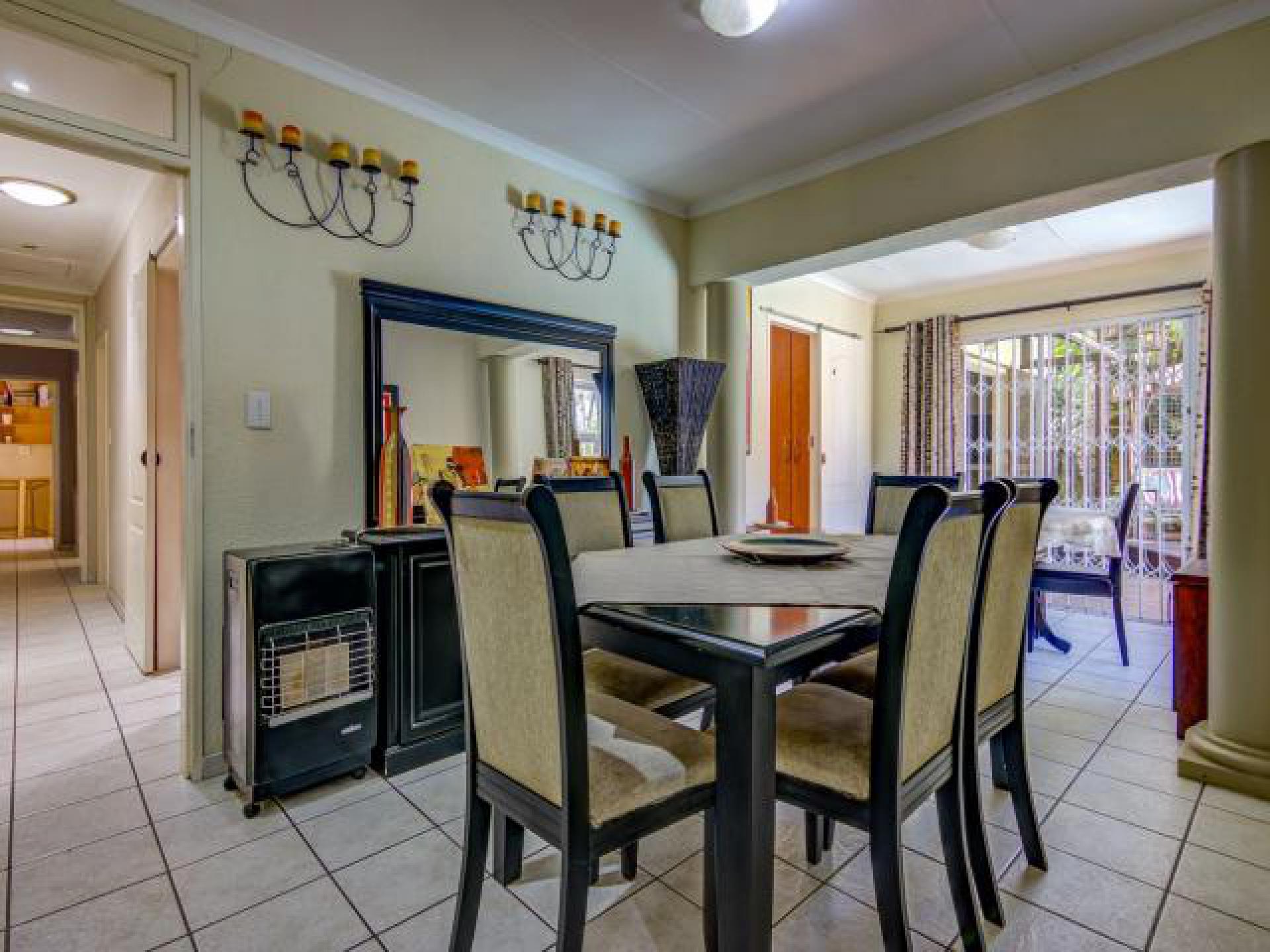 Dining Room - 21 square meters of property in Van Riebeeckpark