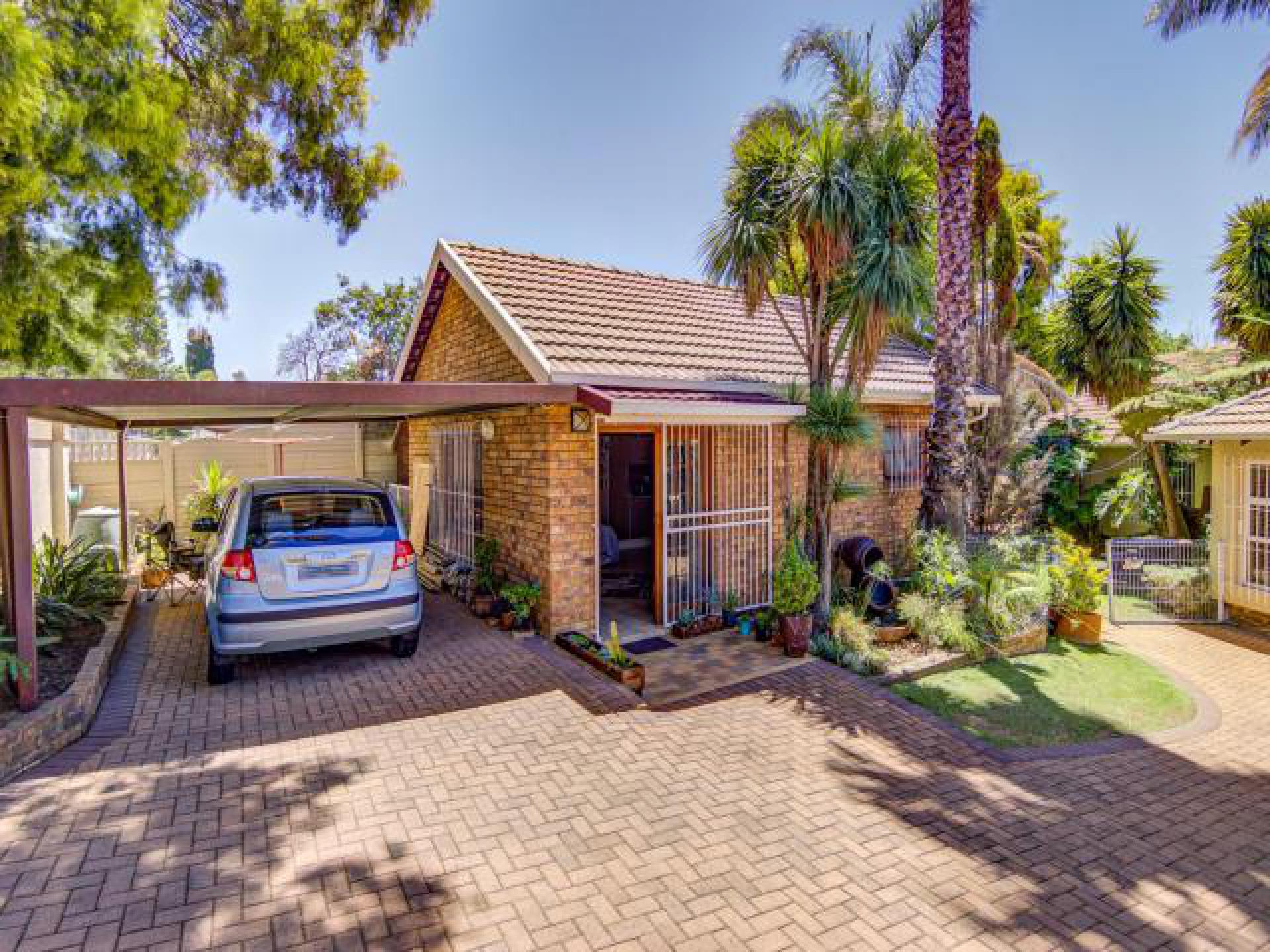 Flatlet - 114 square meters of property in Van Riebeeckpark