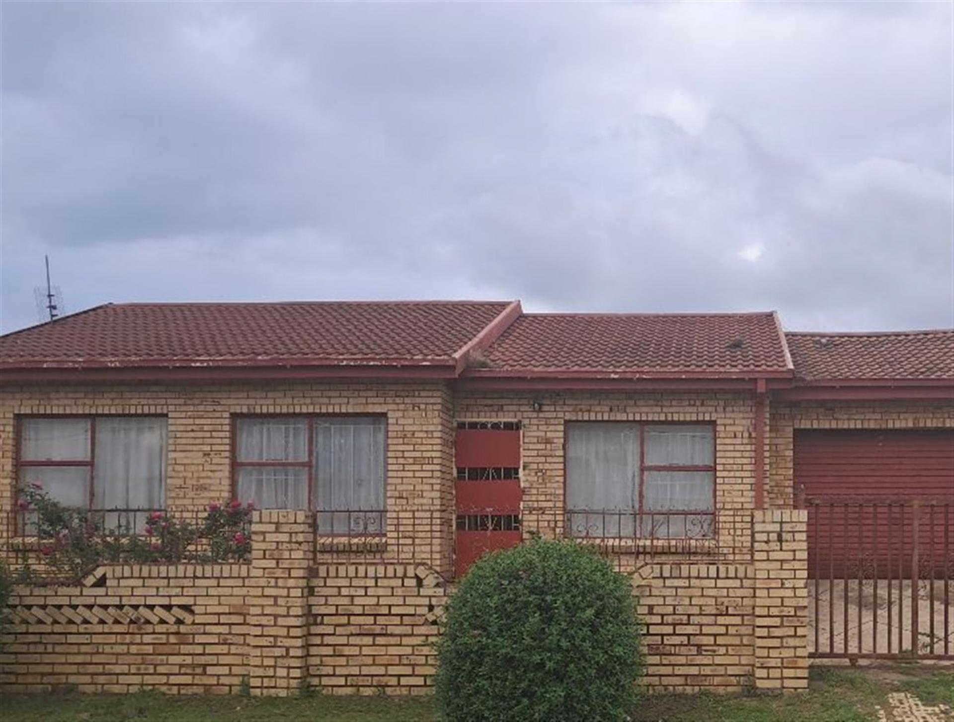 Front View of property in Phuthaditjaba