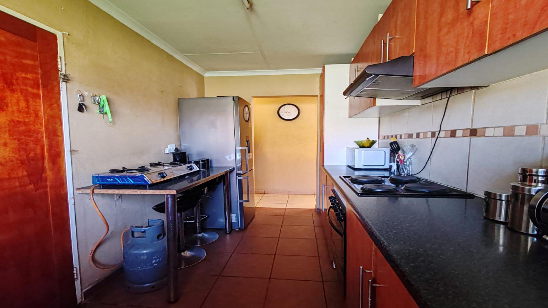 Kitchen of property in Crystal Park