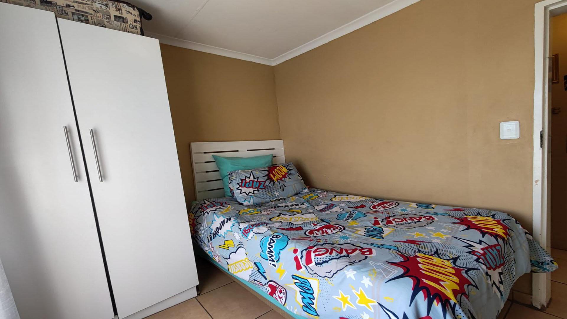 Bed Room 1 of property in Crystal Park