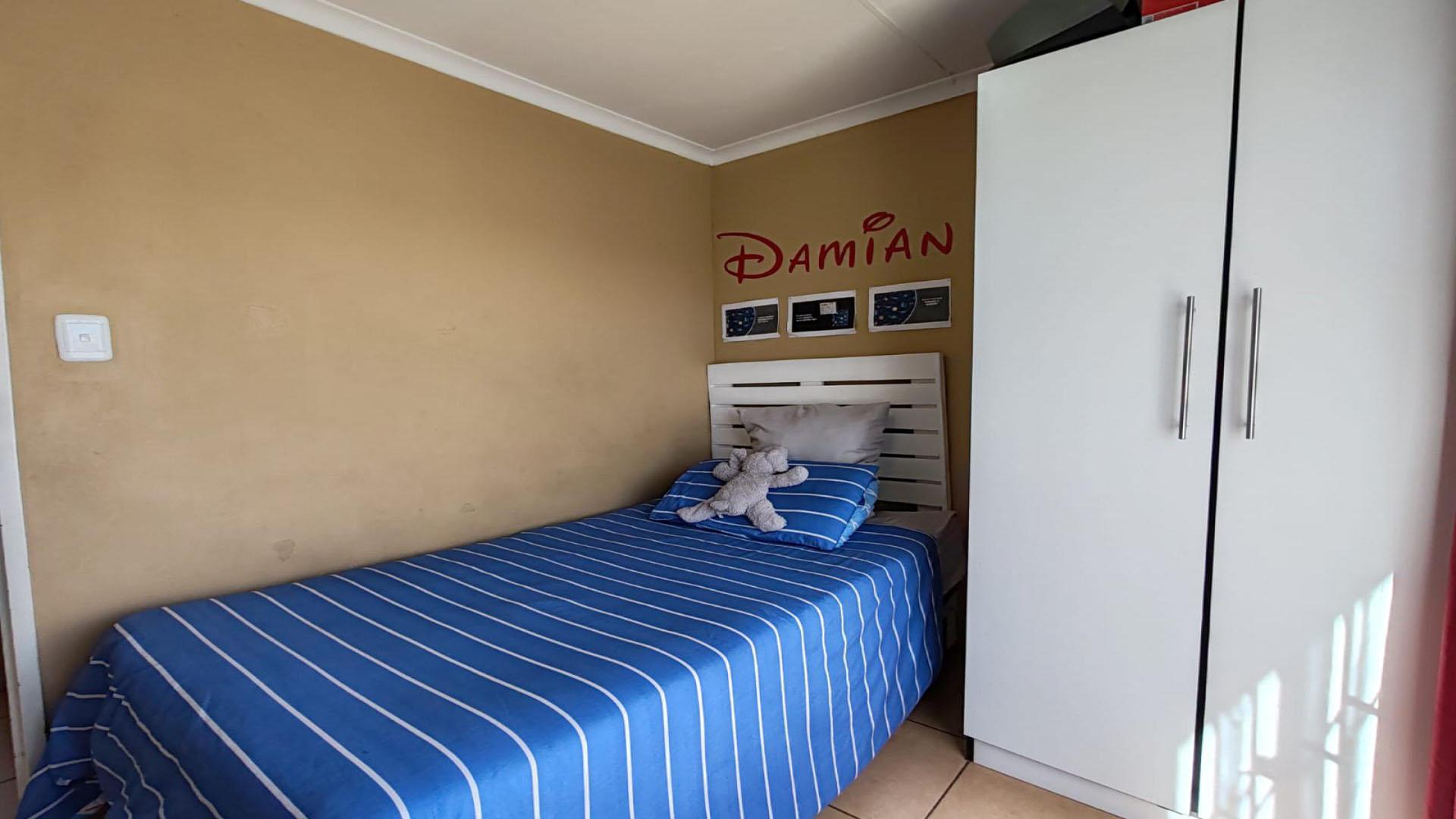 Bed Room 3 of property in Crystal Park