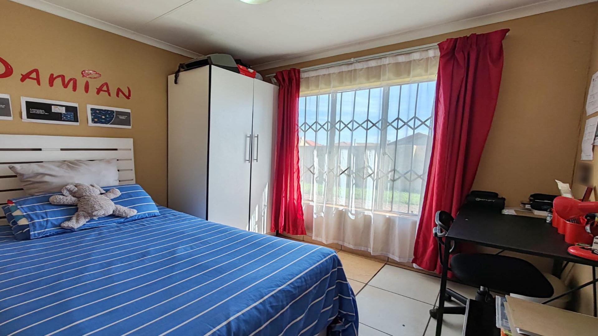 Bed Room 3 of property in Crystal Park