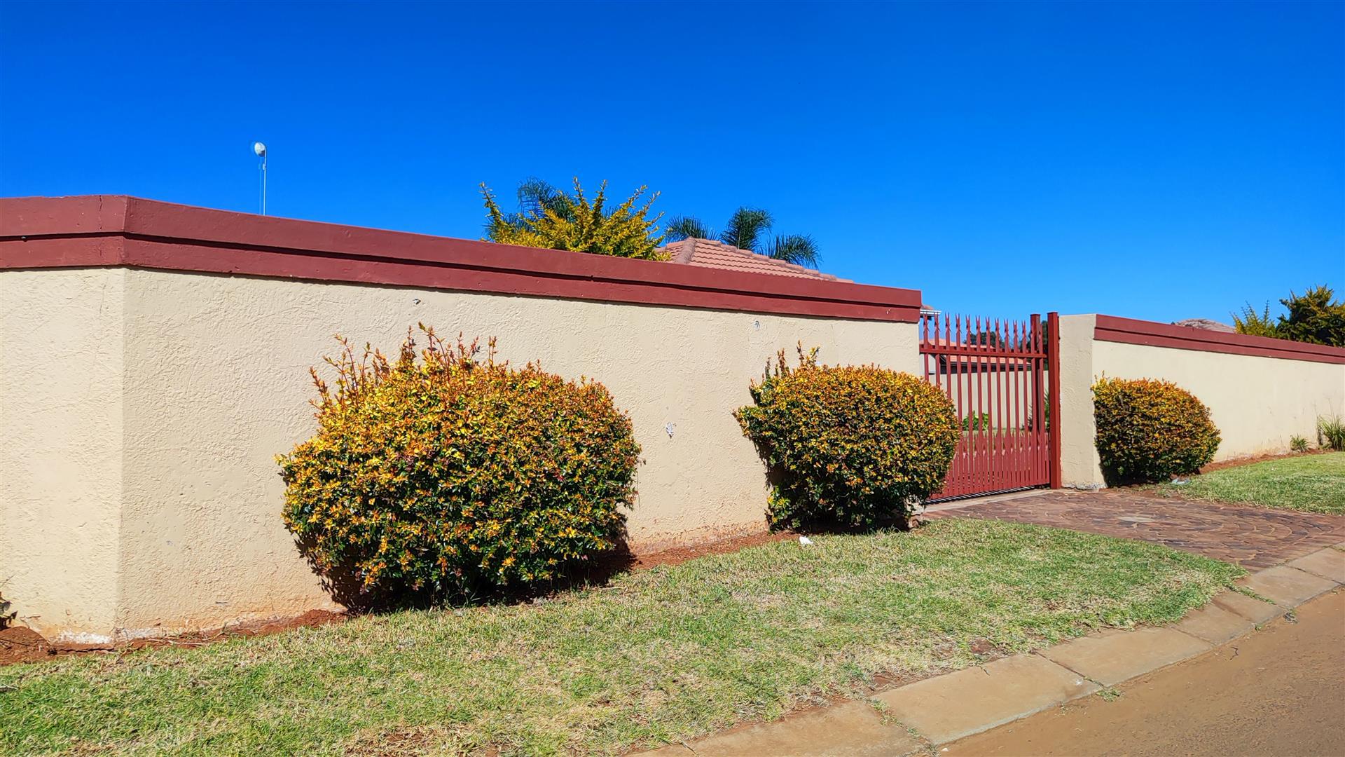 Front View of property in Crystal Park