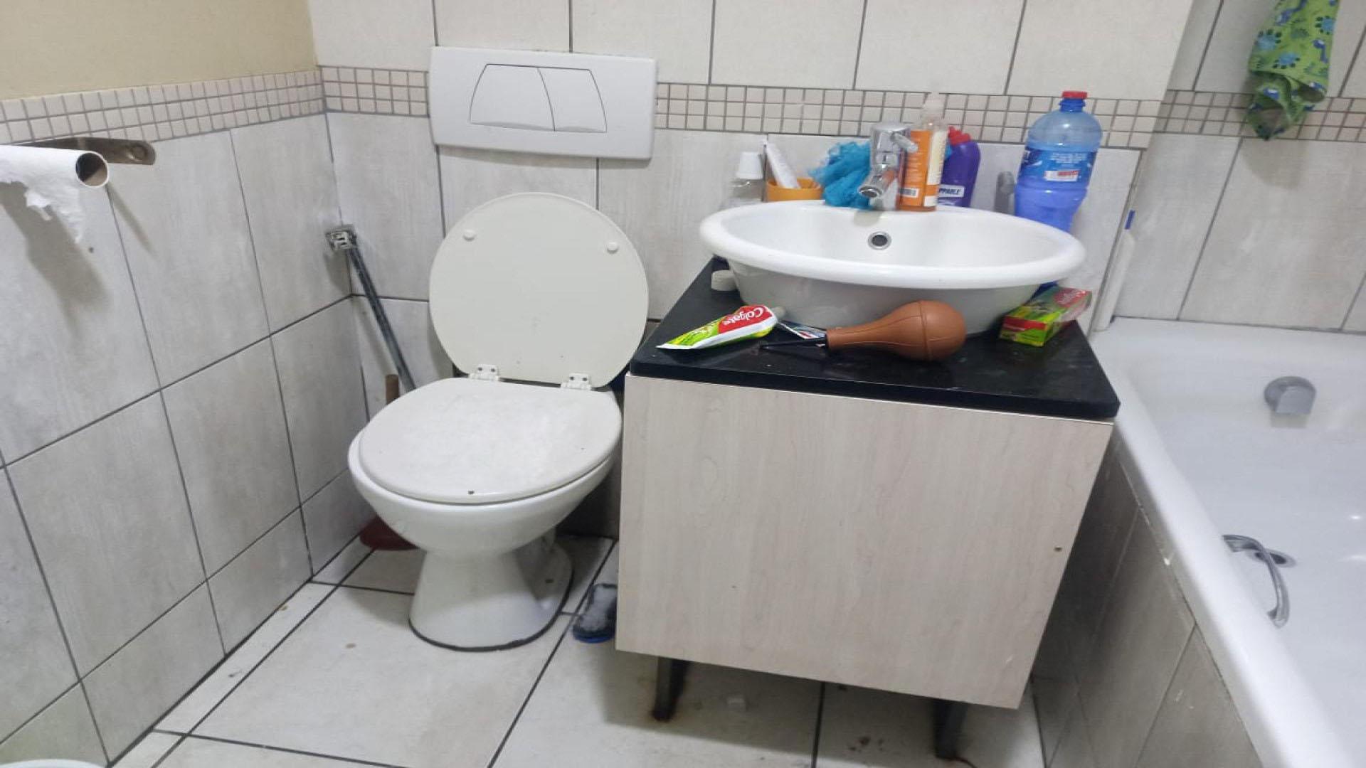 Bathroom 1 of property in Ferreiras Dorp