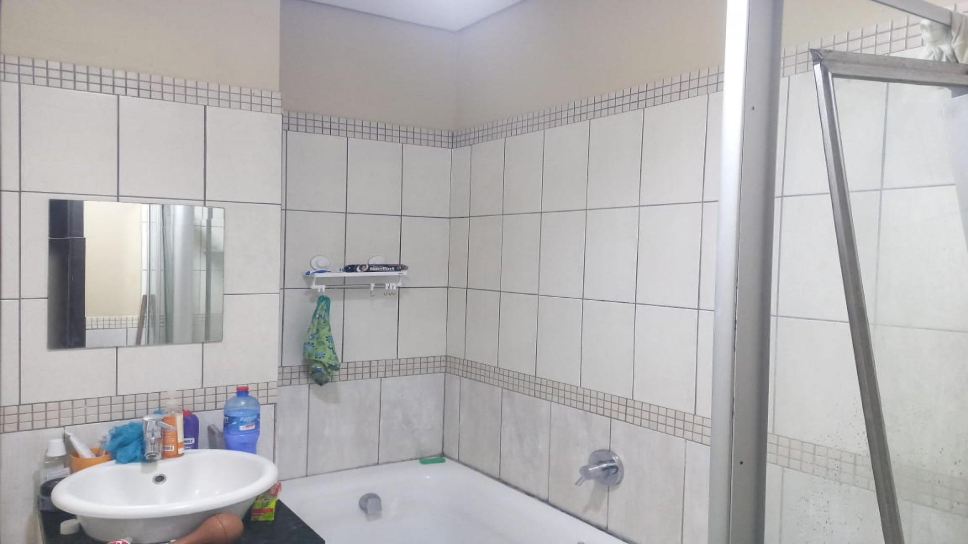 Bathroom 1 of property in Ferreiras Dorp