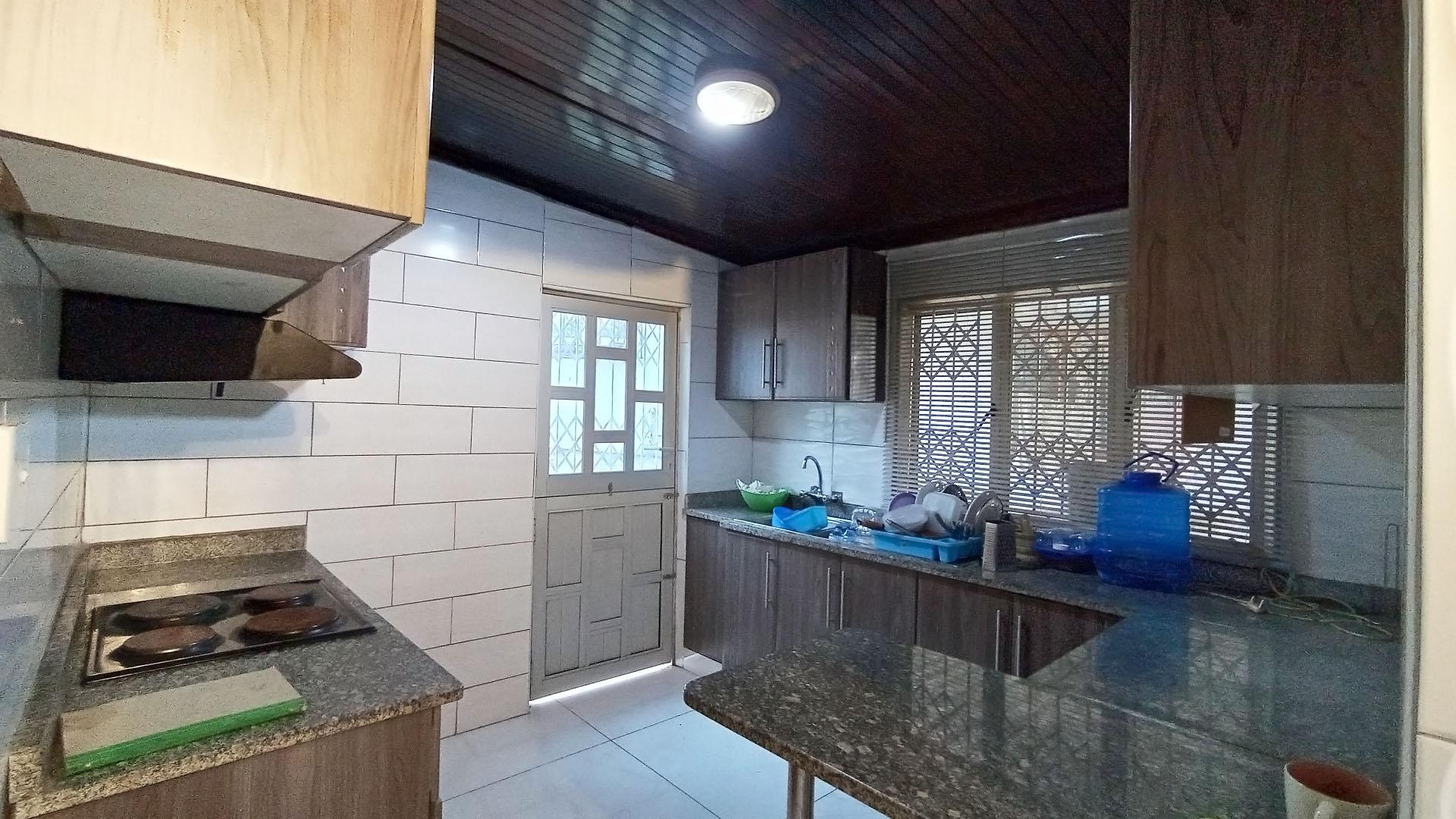 Kitchen - 14 square meters of property in Crossmoor